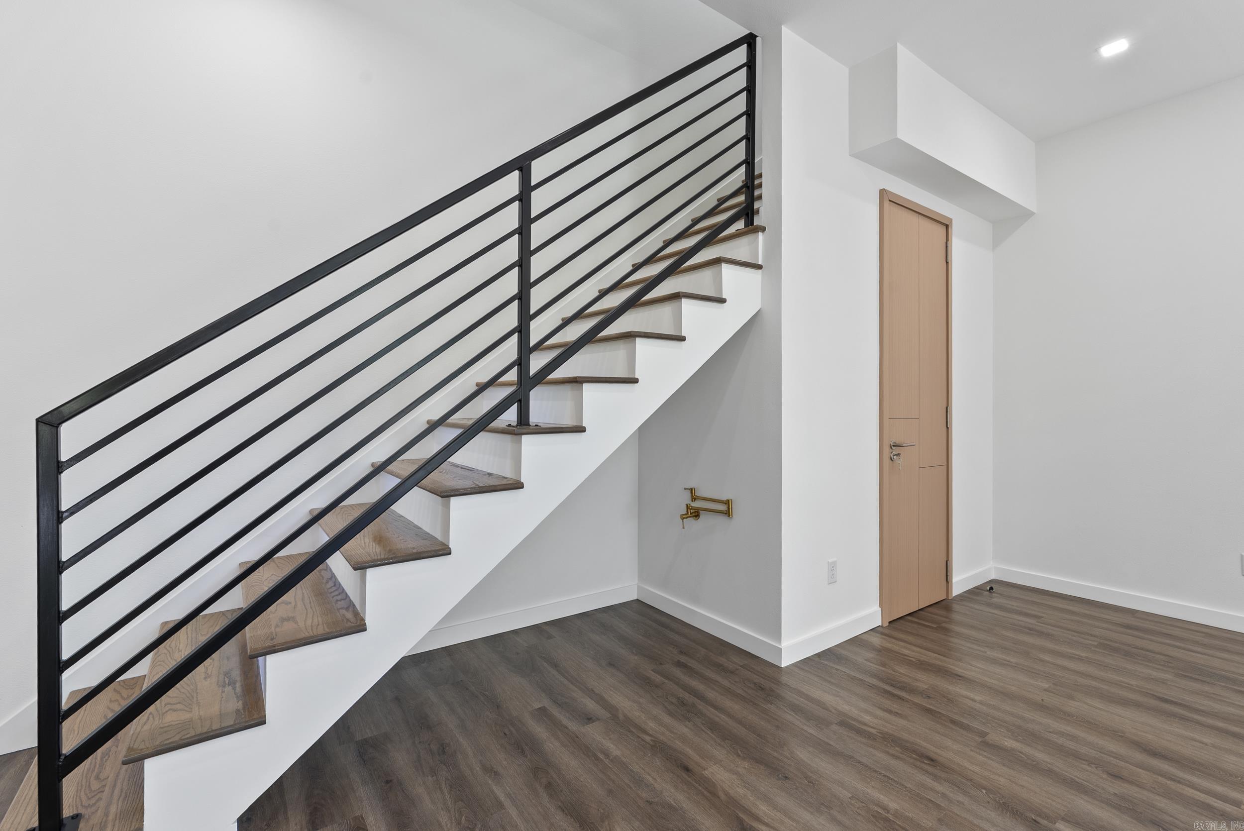 OAK GLENN - Residential