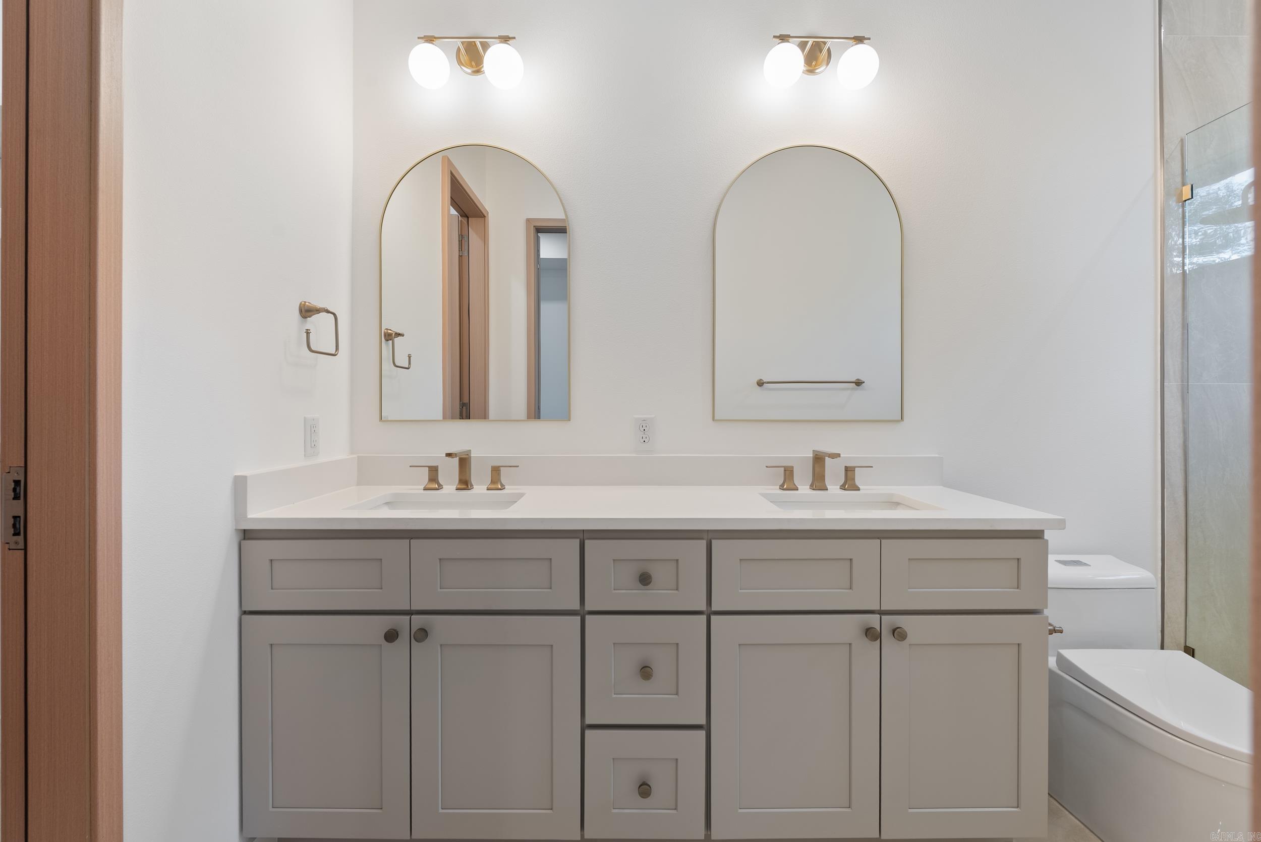 OAK GLENN - Residential