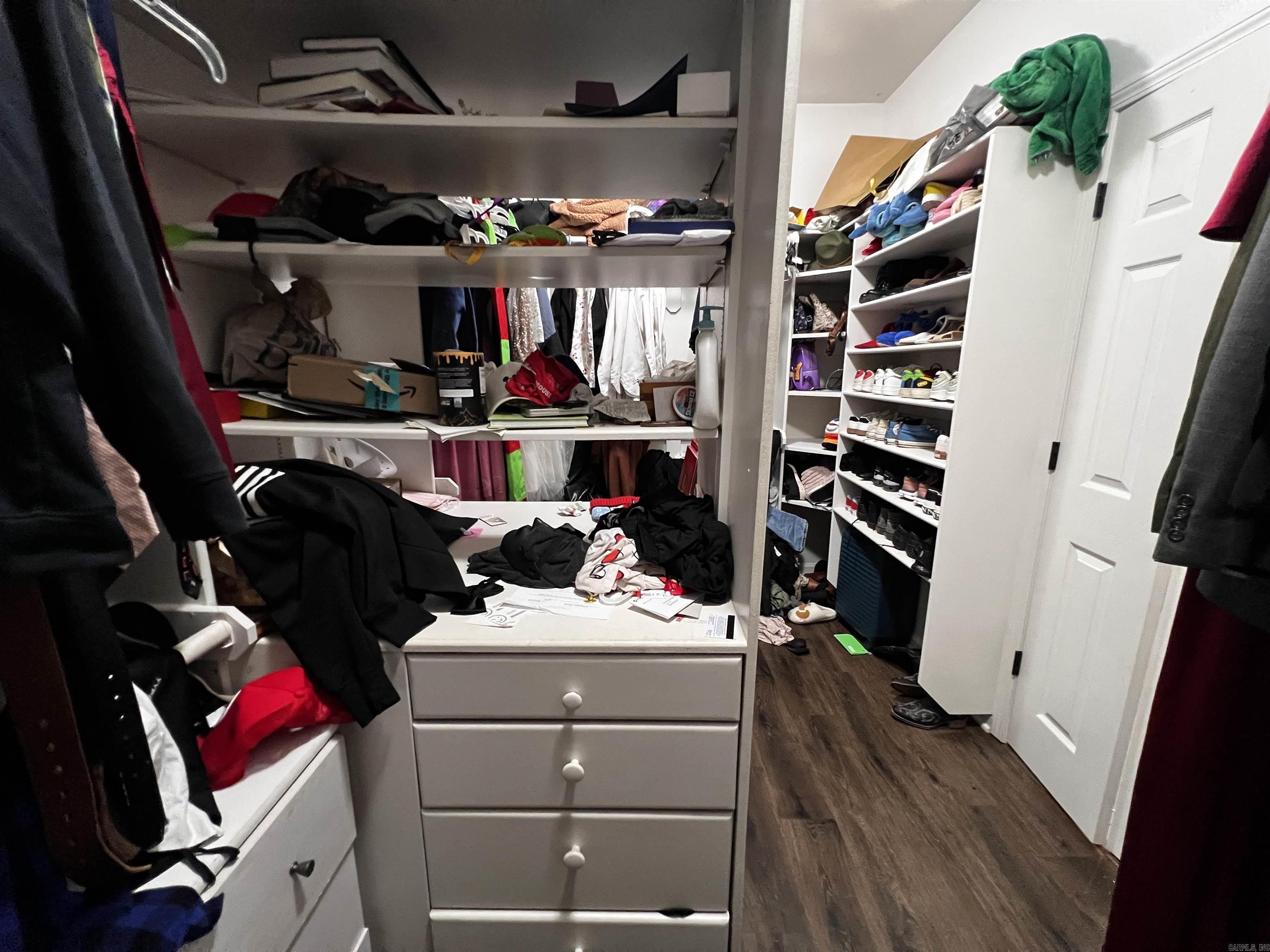 LONGHILLS VILLAGE - Residential