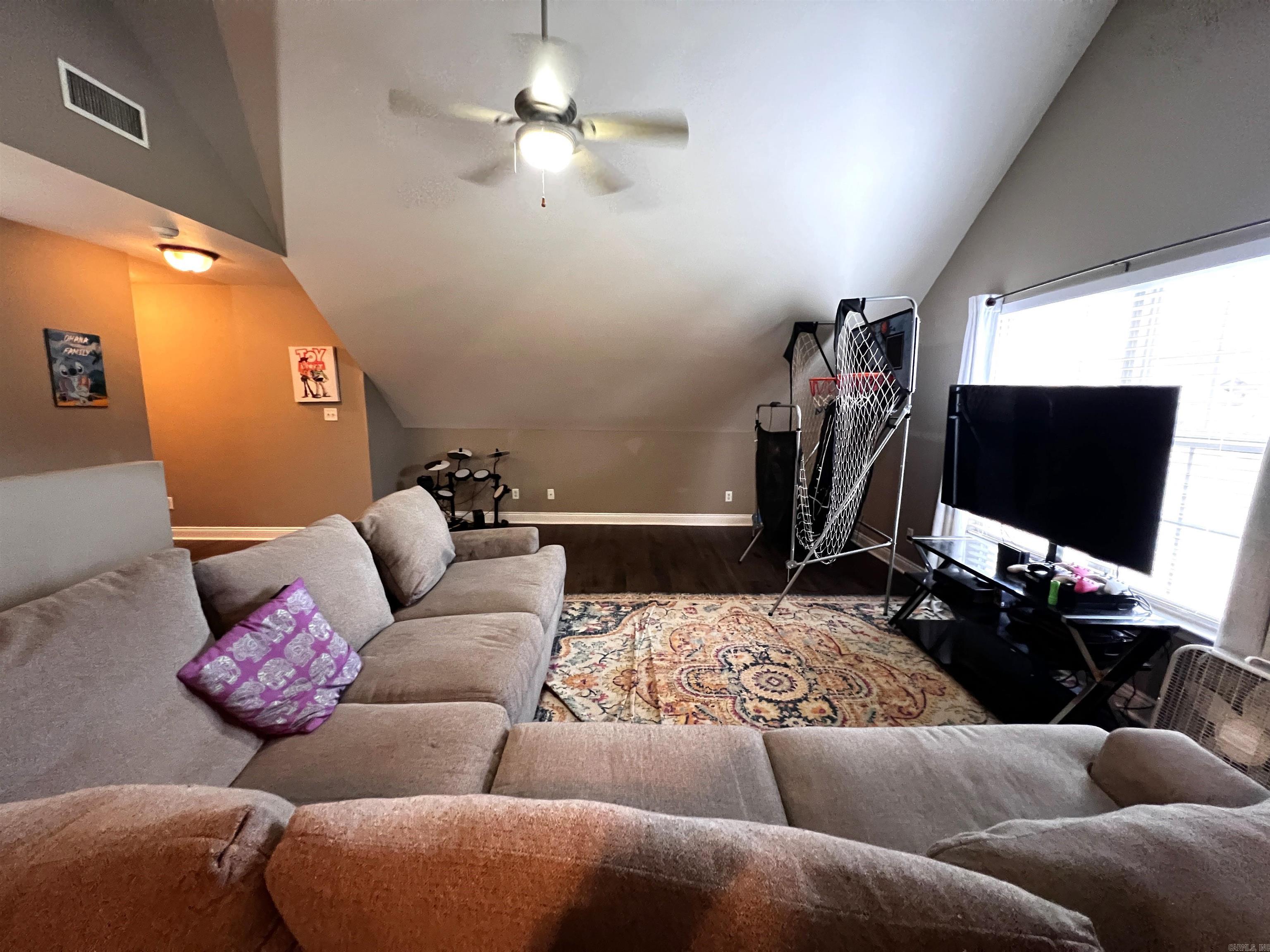 LONGHILLS VILLAGE - Residential