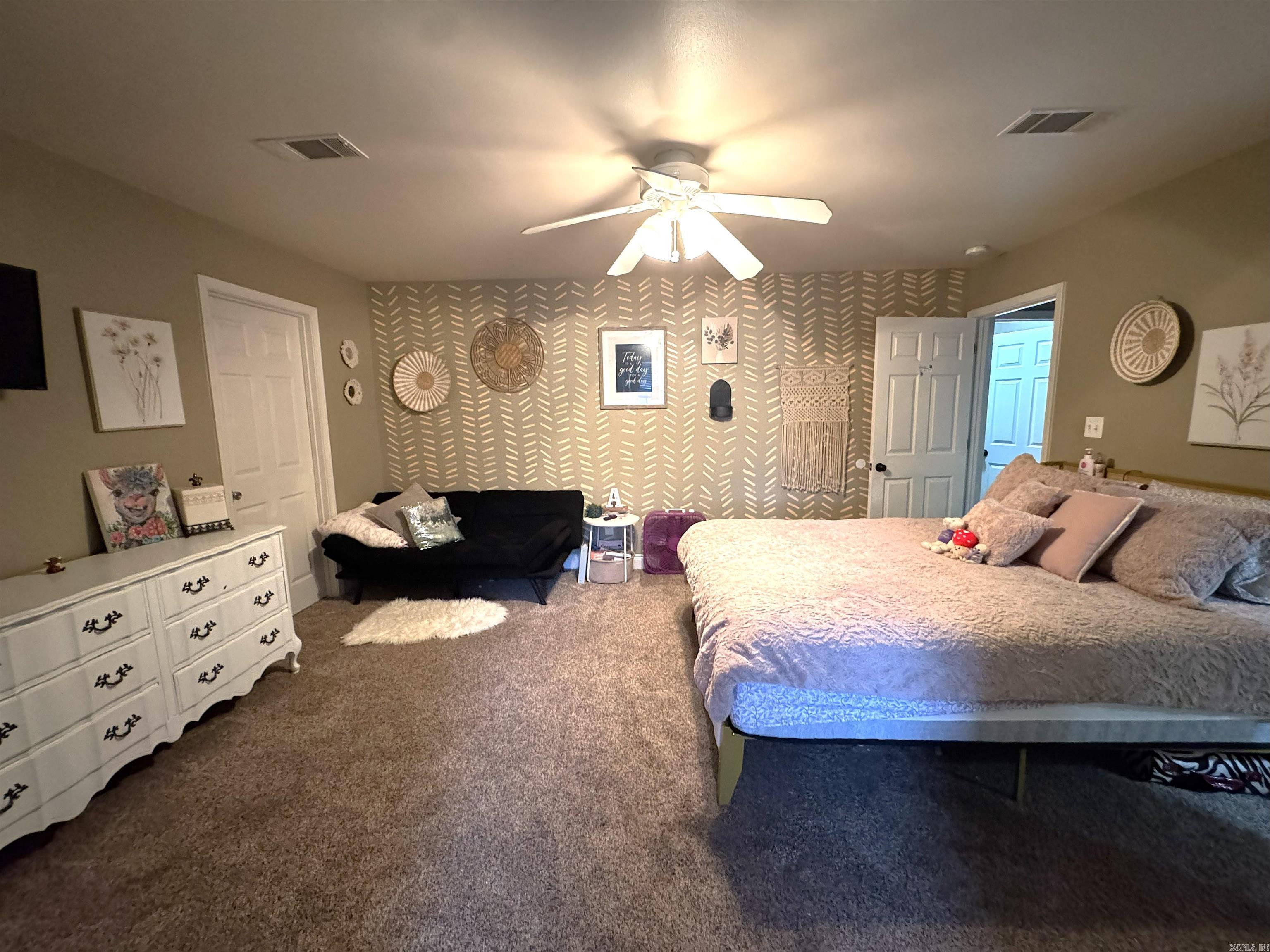 LONGHILLS VILLAGE - Residential