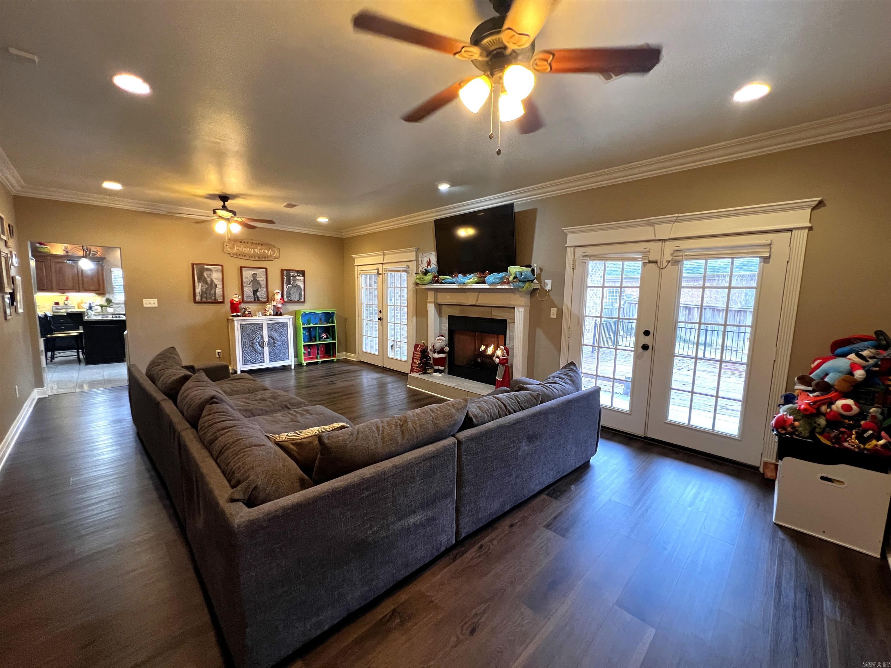 LONGHILLS VILLAGE - Residential