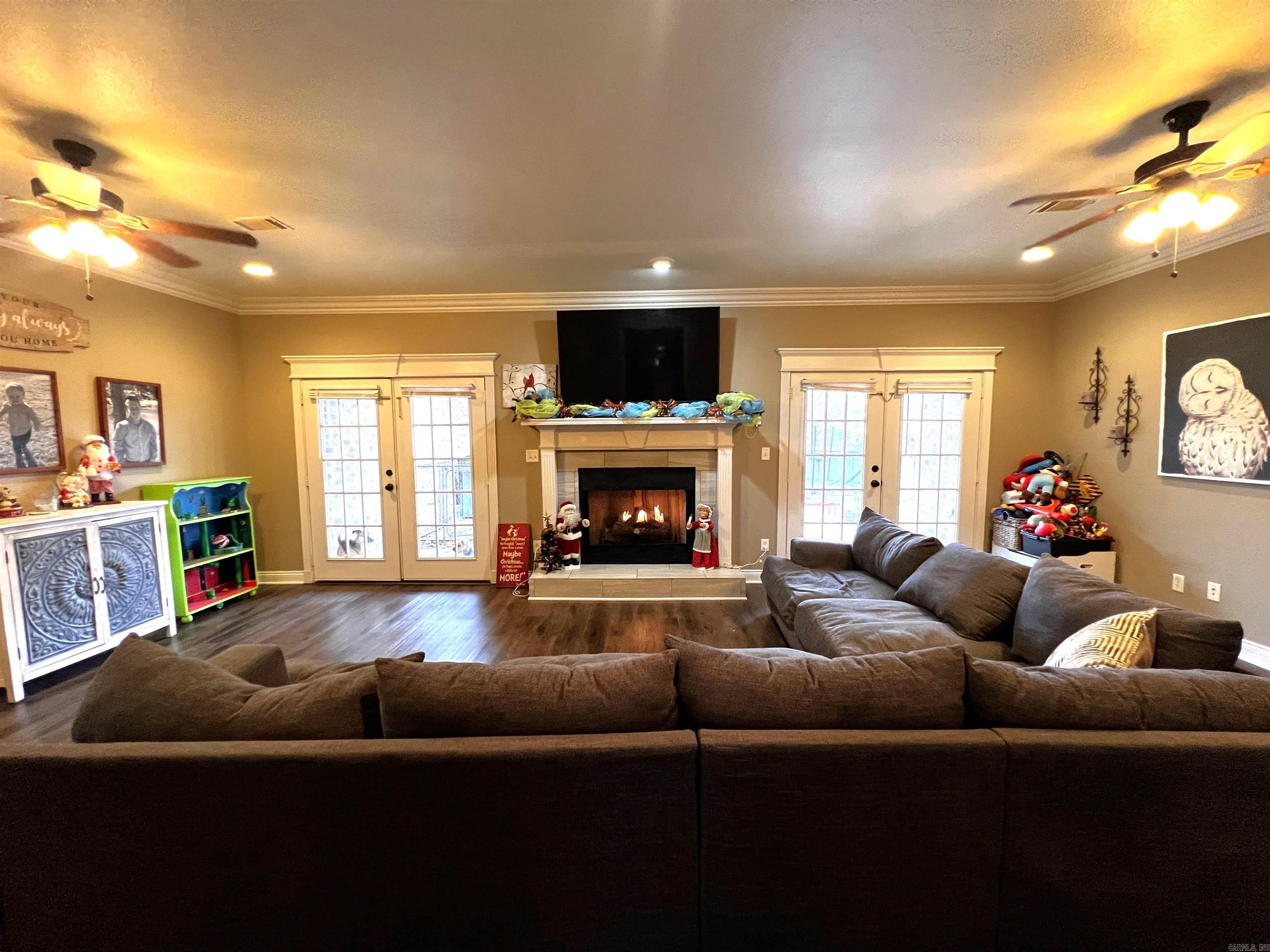 LONGHILLS VILLAGE - Residential