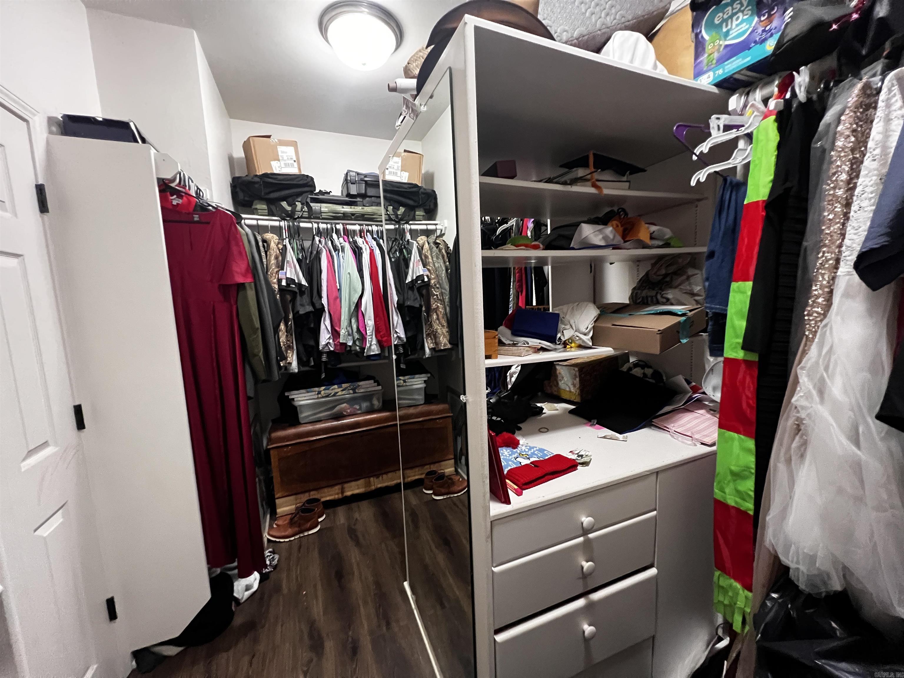 LONGHILLS VILLAGE - Residential