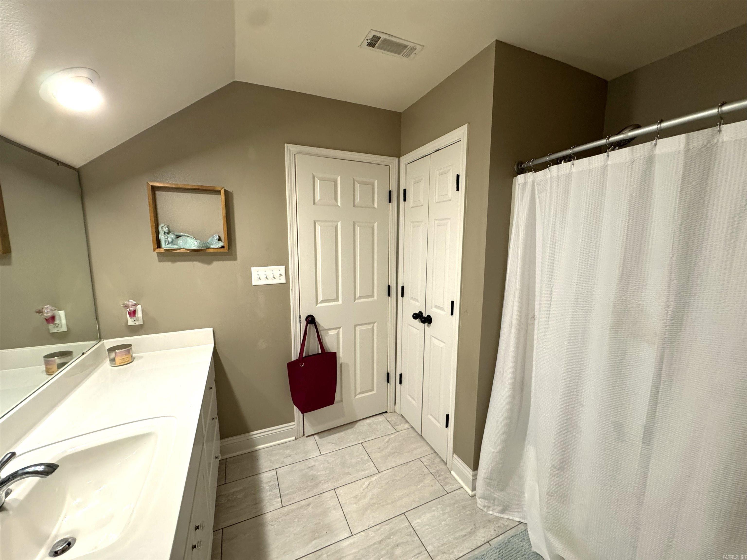 LONGHILLS VILLAGE - Residential