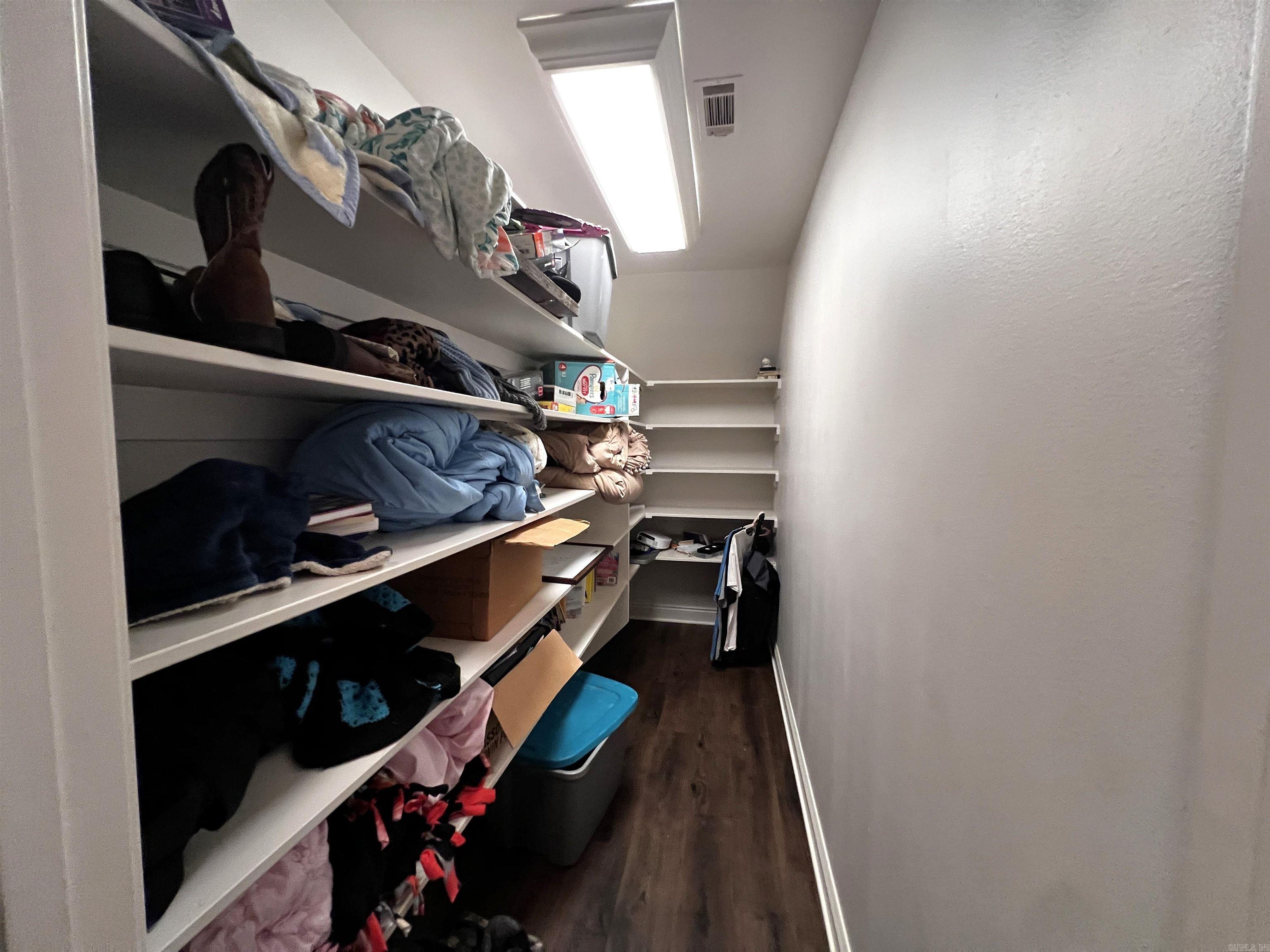 LONGHILLS VILLAGE - Residential