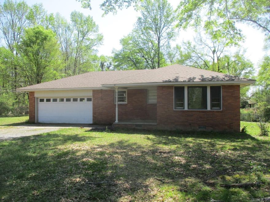 Don't miss out on this cute and clean 3BR/2BA home featuring nice sized living room with semi open floor plan, great kitchen with adjacent dining area, 2 car garage with laundry area, back yard with patio.  All offers must be submitted by the Buyer's agent via the RES.NET Agent Portal. Agents please READ in the confidential agent remarks section for additional information on offer submission and other important information.