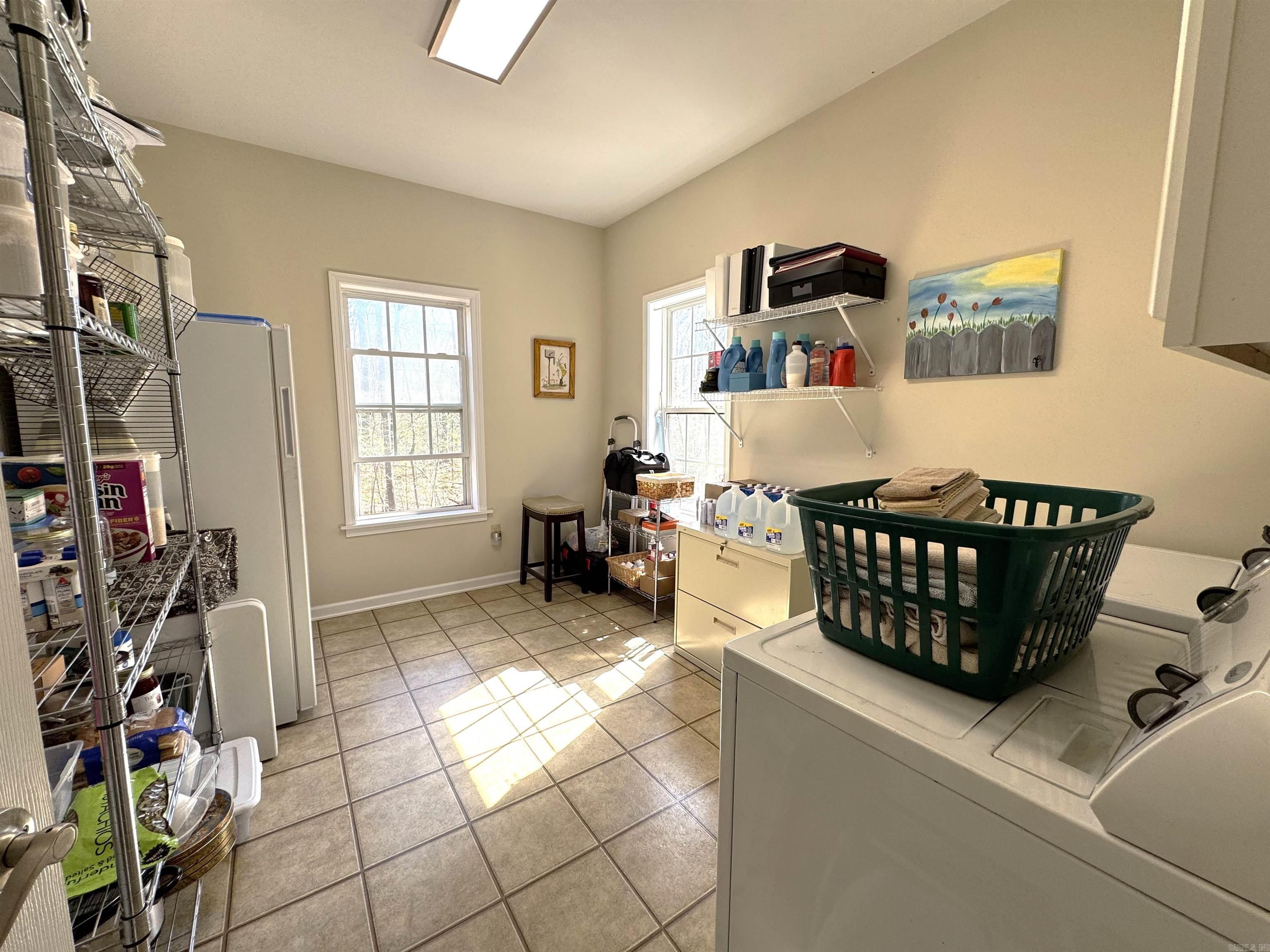 LAKE WOODS - Residential