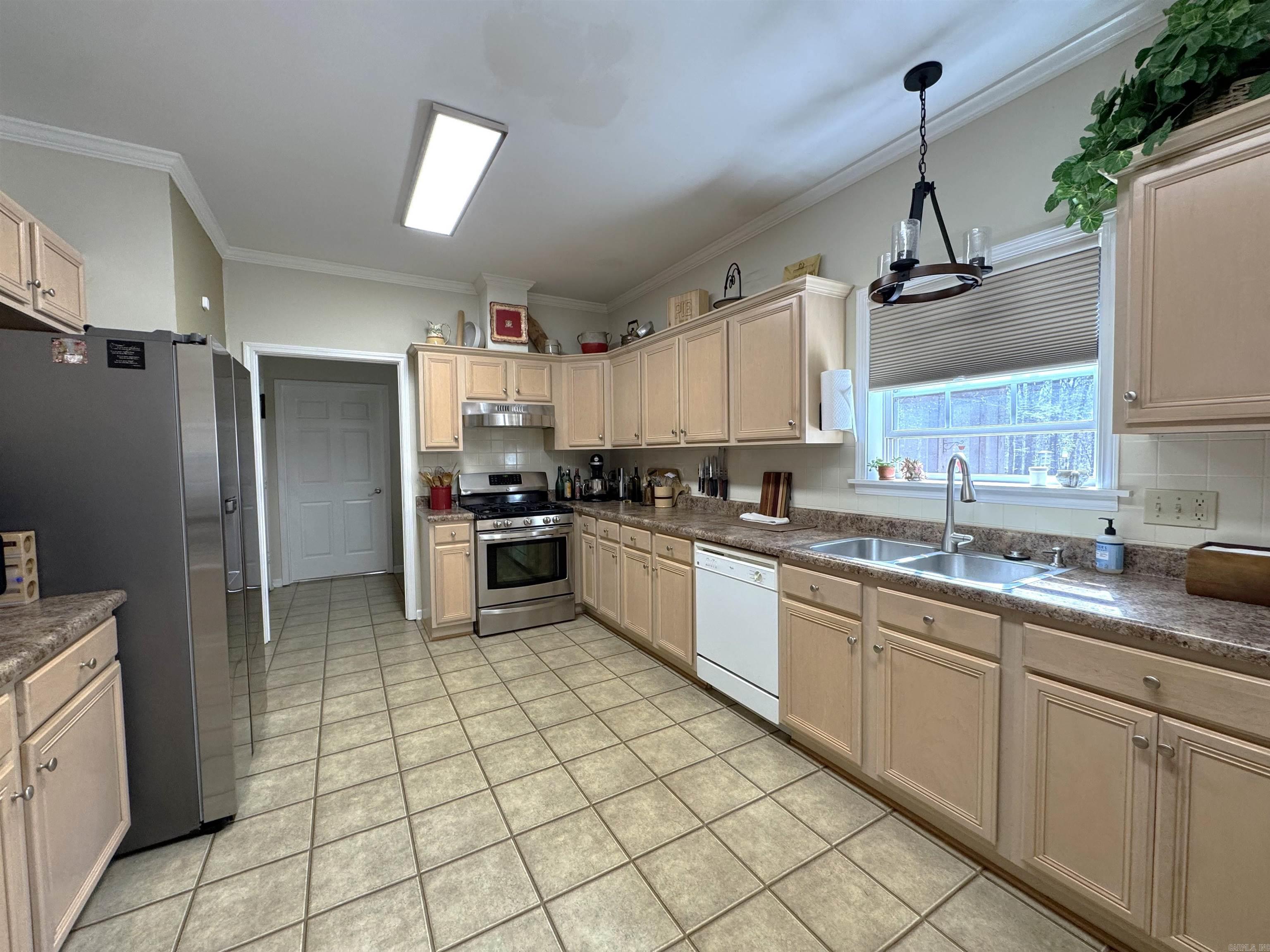 LAKE WOODS - Residential