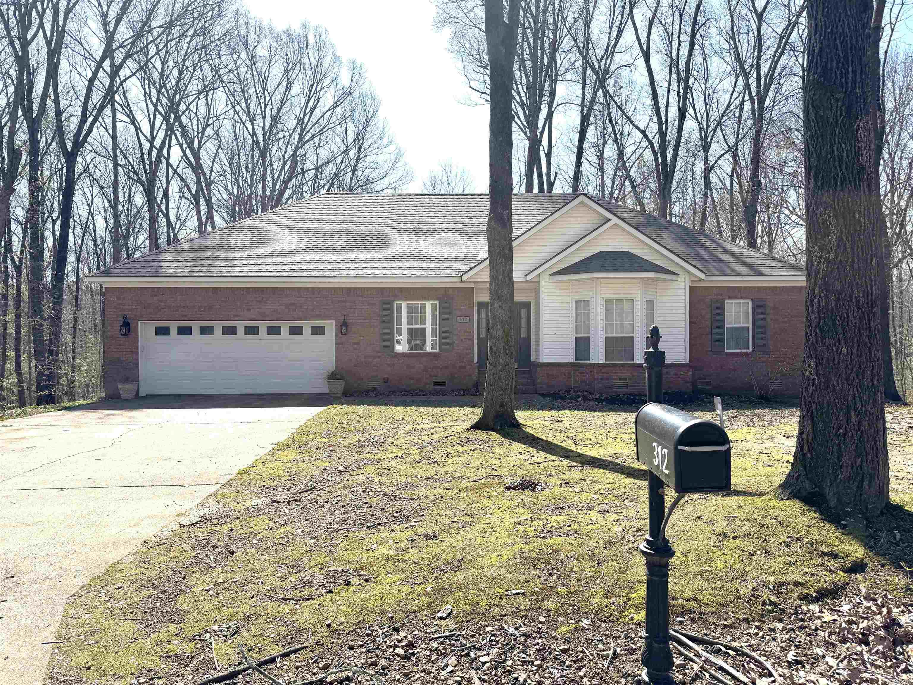 LAKE WOODS - Residential