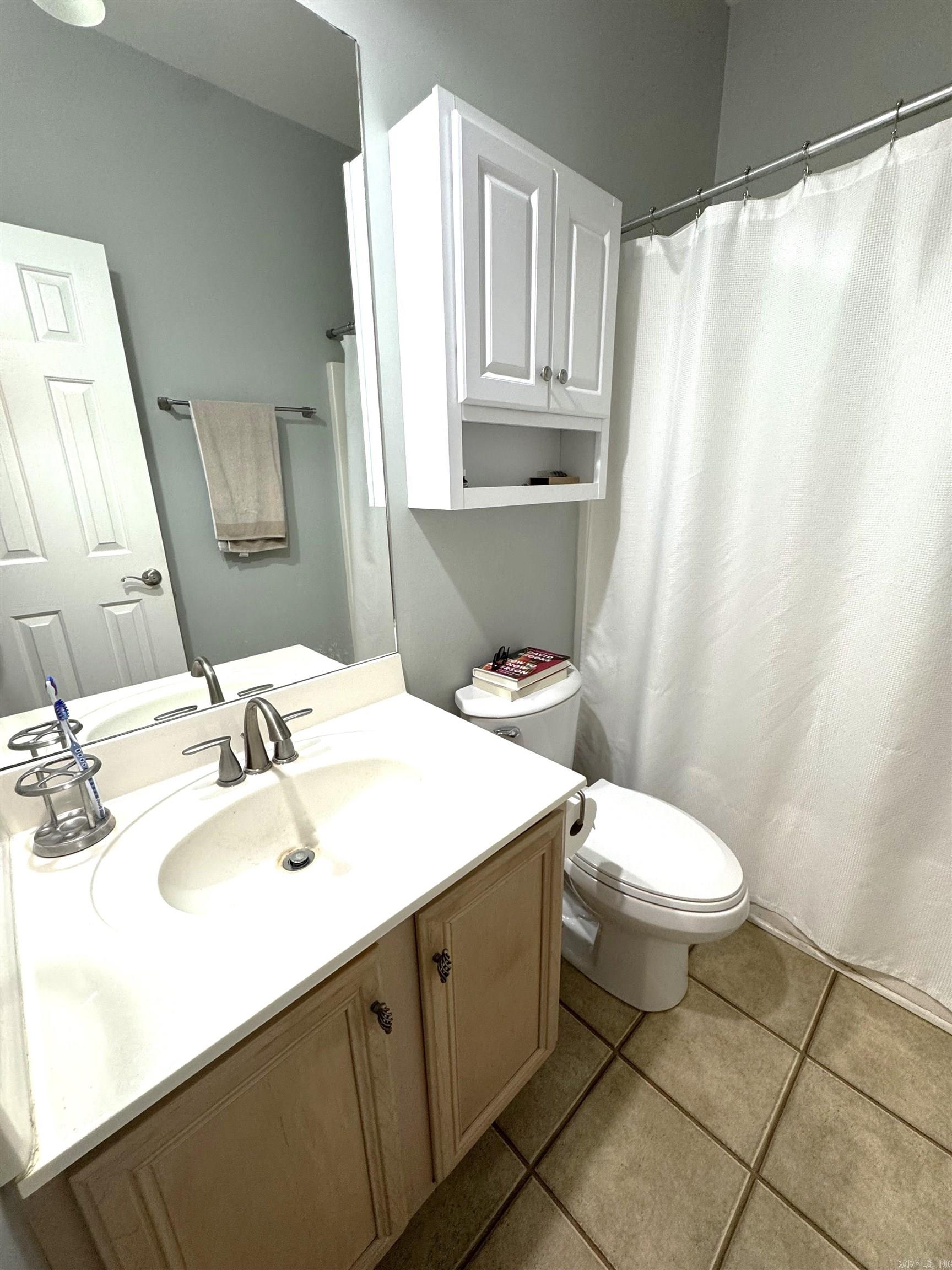 LAKE WOODS - Residential