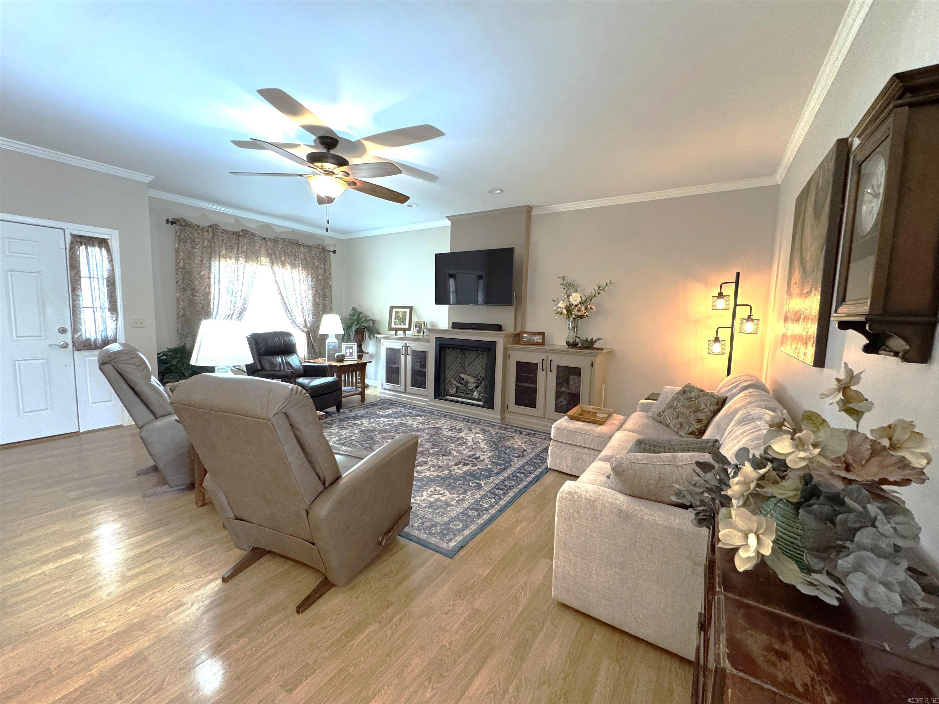 LAKE WOODS - Residential