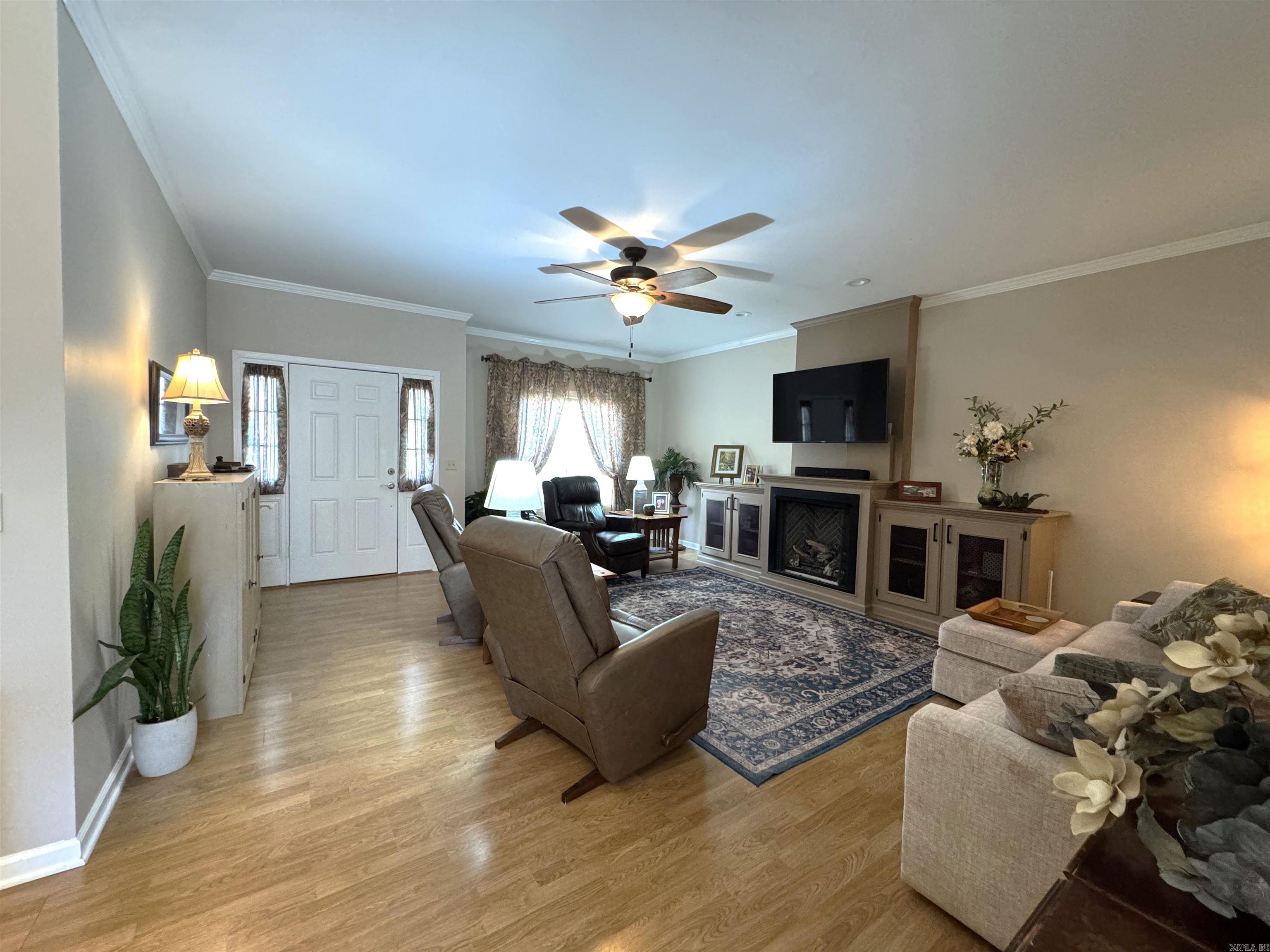 LAKE WOODS - Residential