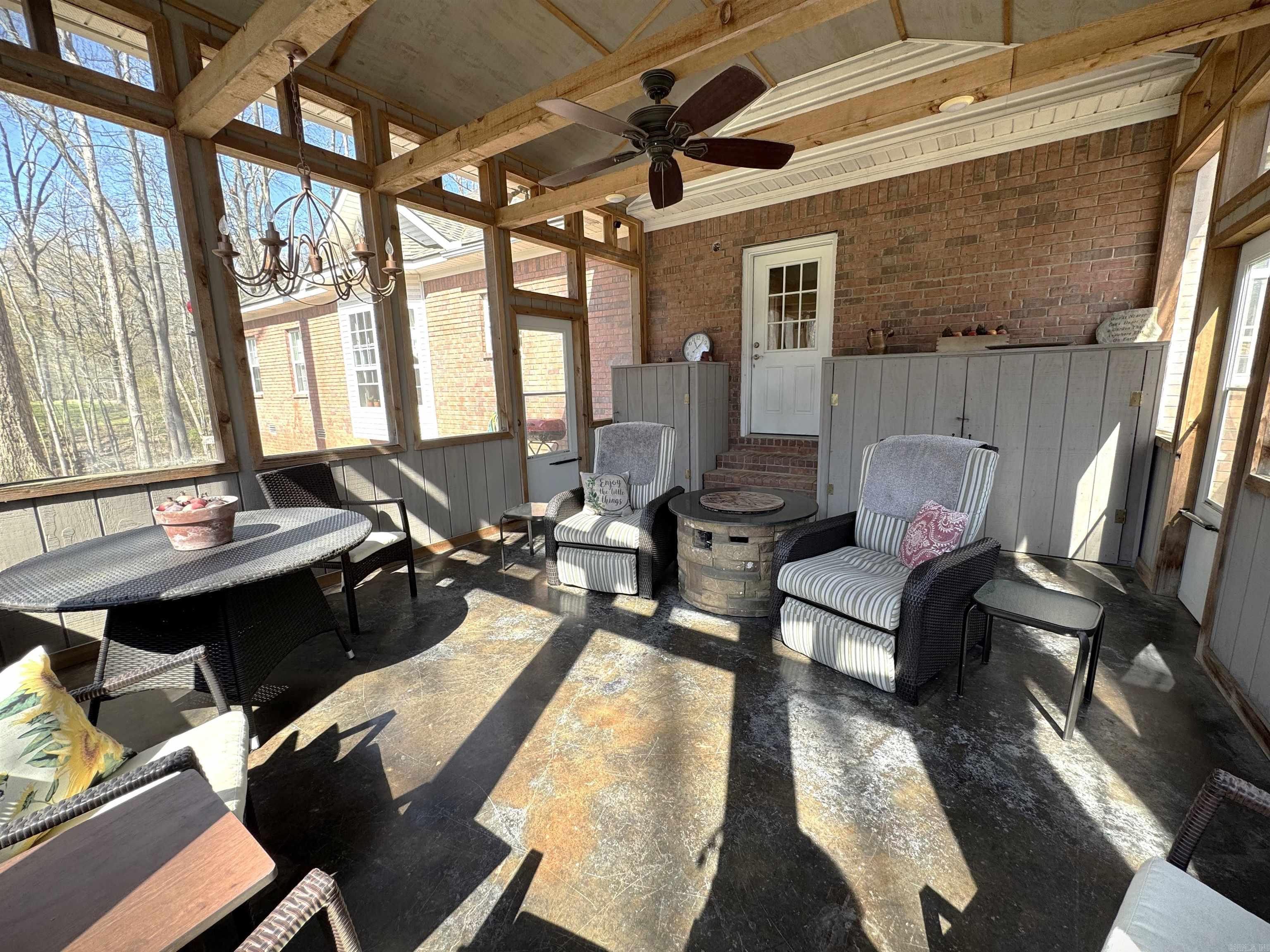 LAKE WOODS - Residential