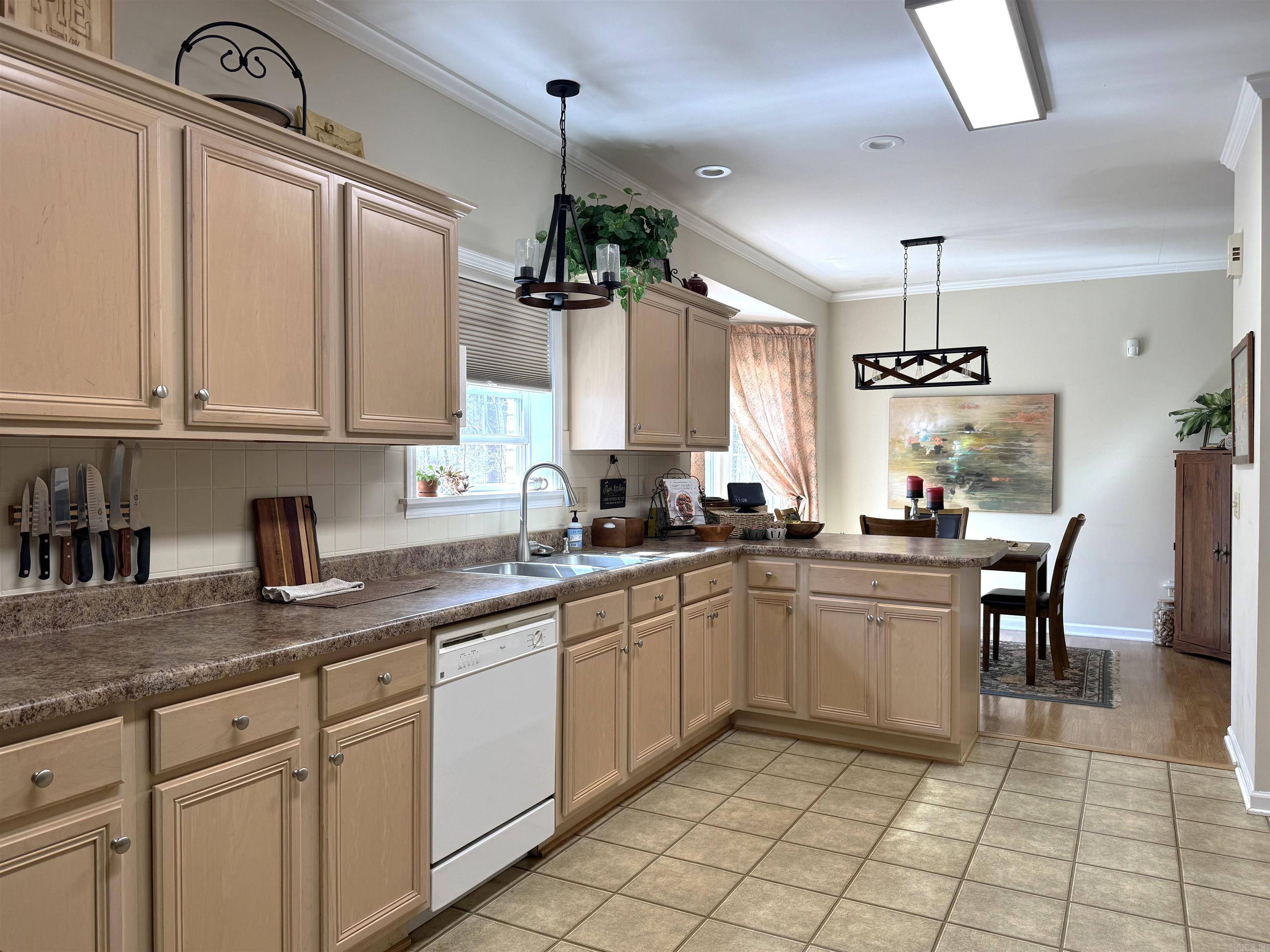 LAKE WOODS - Residential