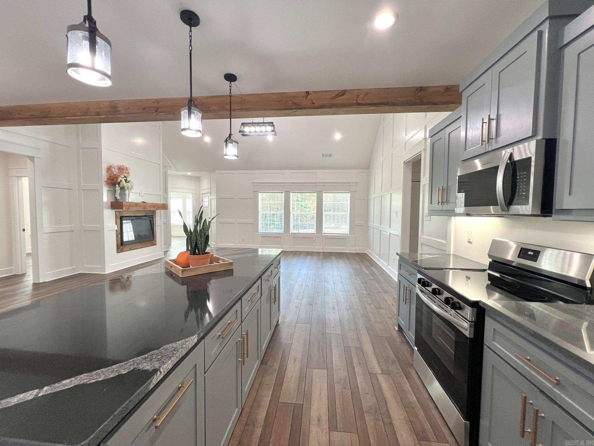 WHITE OAK POND - Residential
