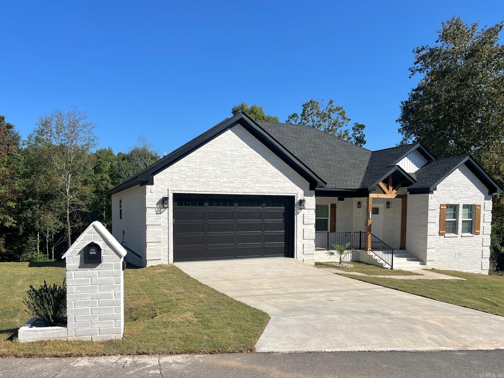 WHITE OAK POND - Residential