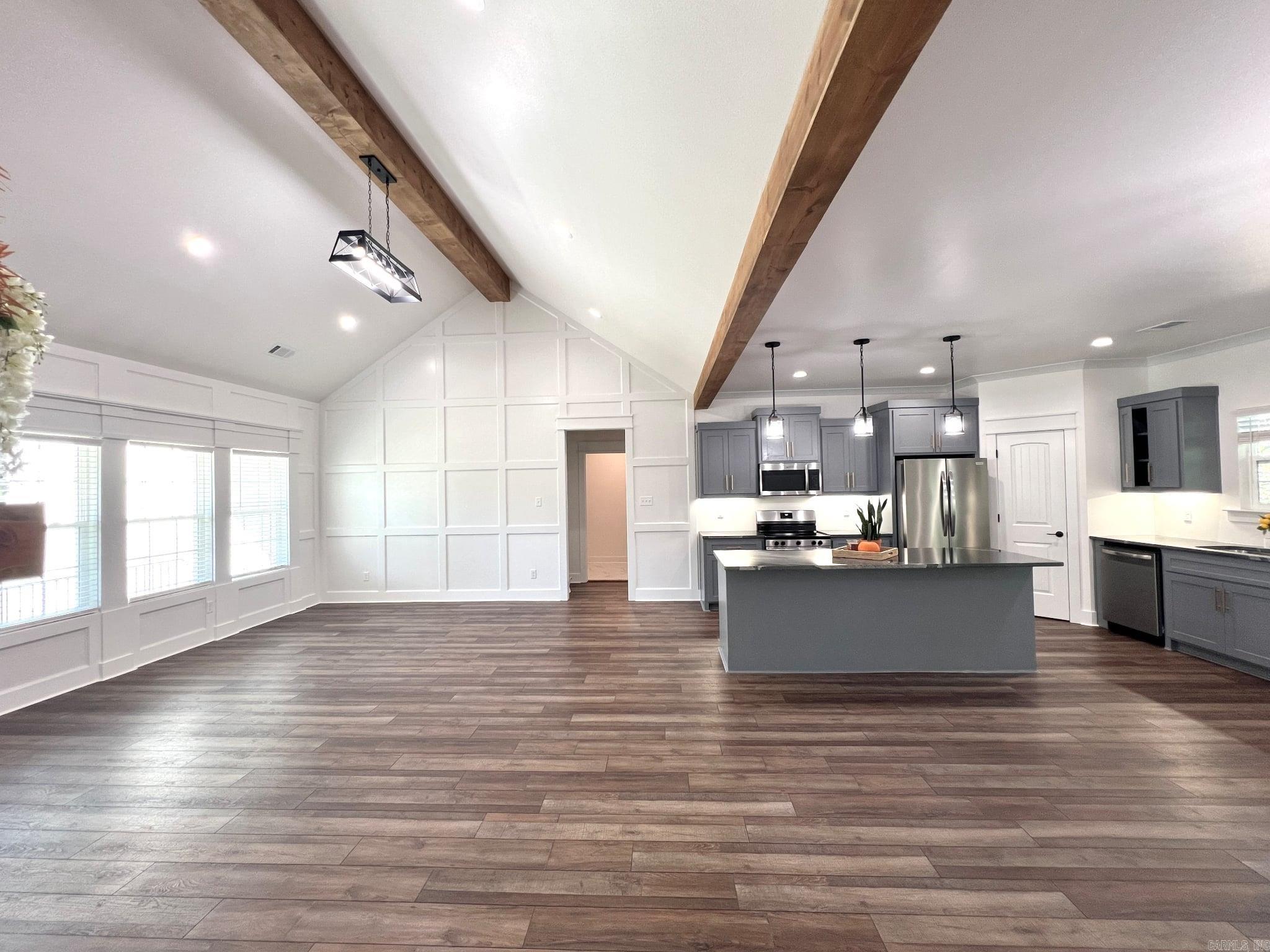 WHITE OAK POND - Residential