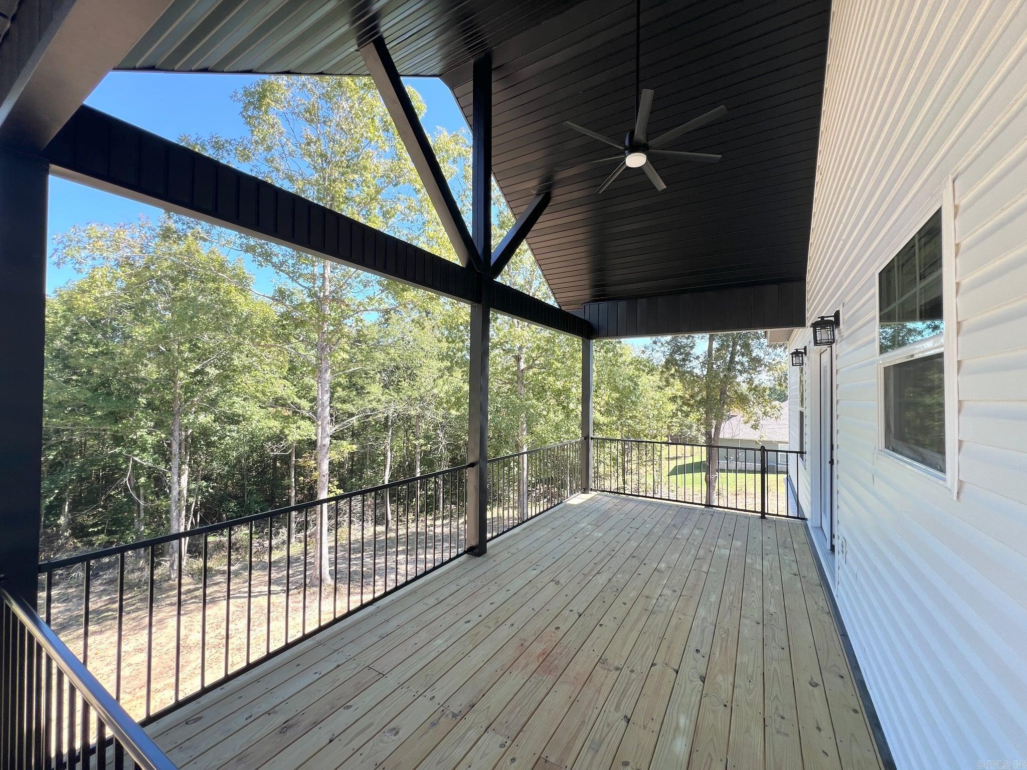WHITE OAK POND - Residential