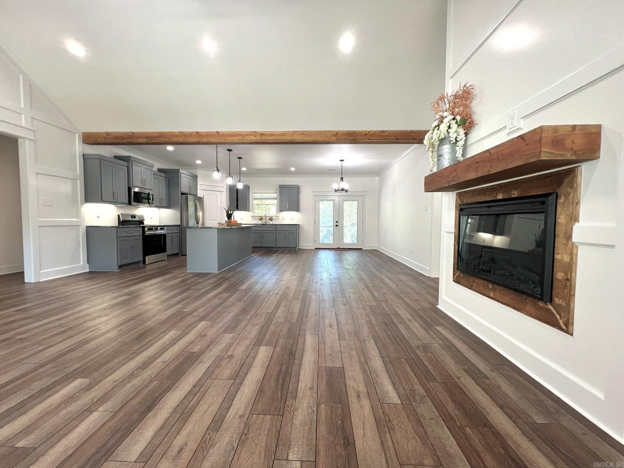 WHITE OAK POND - Residential