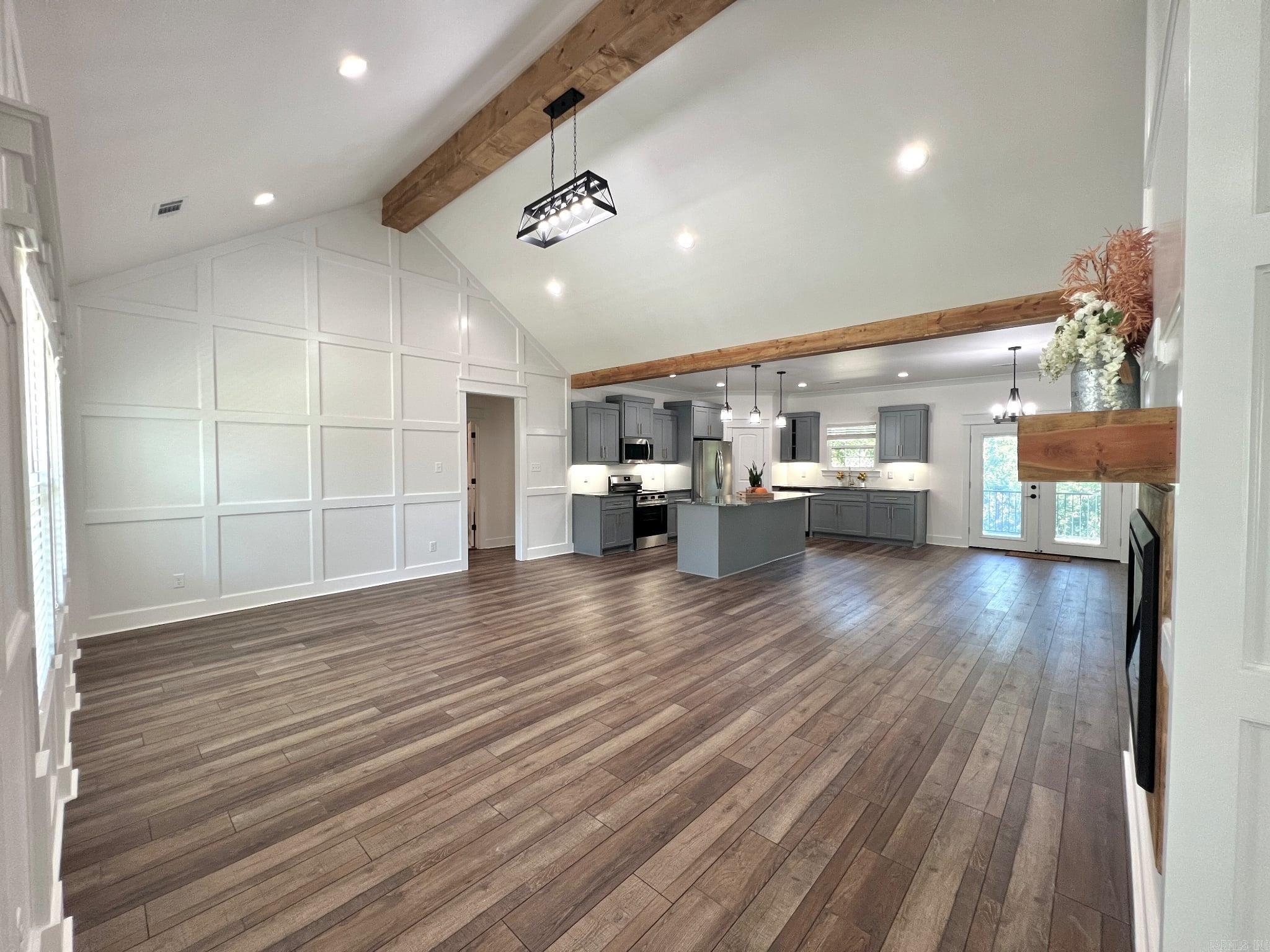 WHITE OAK POND - Residential