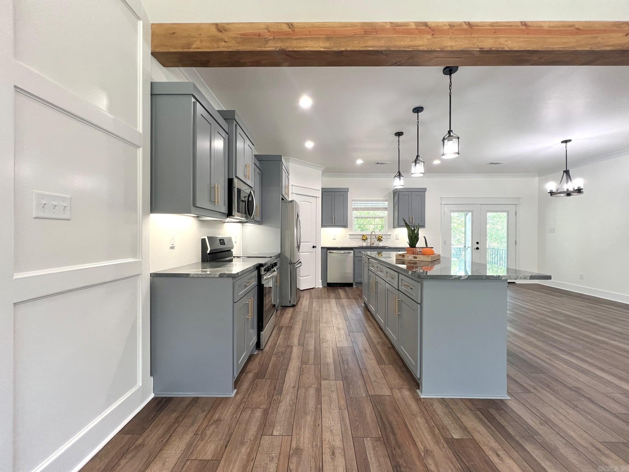 WHITE OAK POND - Residential