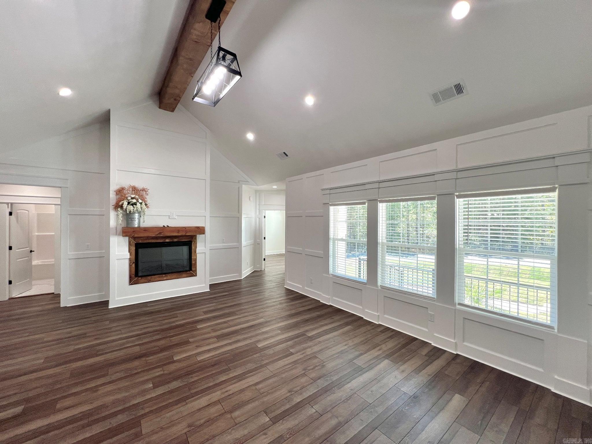 WHITE OAK POND - Residential