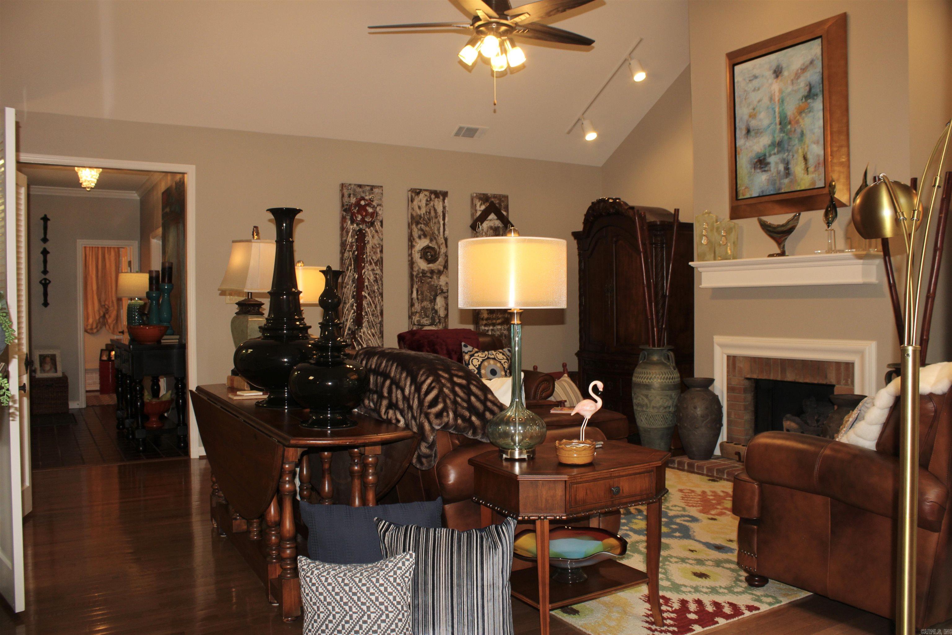 WINDSOR CT TOWNHOMES HPR - Residential