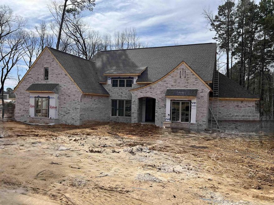 This New Construction home is ready for your viewing pleasure.  The extras in this home are wonderful from detailed ceilings, to built-ins and a nice open floor plan. Nestled in the back of Hurricane lake estates this is a must see.