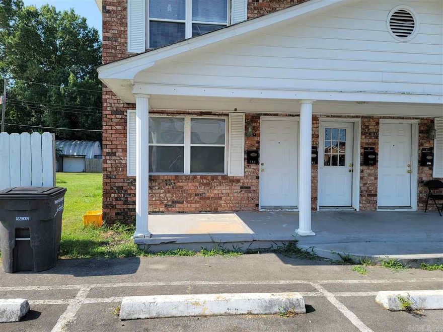 Downstairs unit 2 bed 1 bathroom. Lease terms $600 security deposit, $40 application fee.