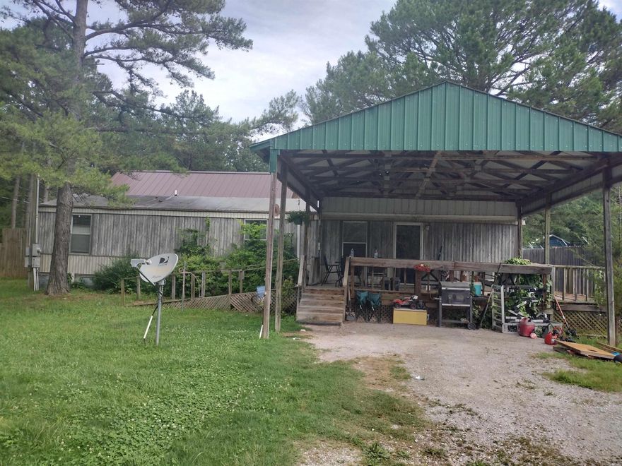 Great little vacation home or would make great home if you're wanting to downsize has nice 20'x22' shop. Just minutes from town and approx. 1 1/2 miles to the White River.