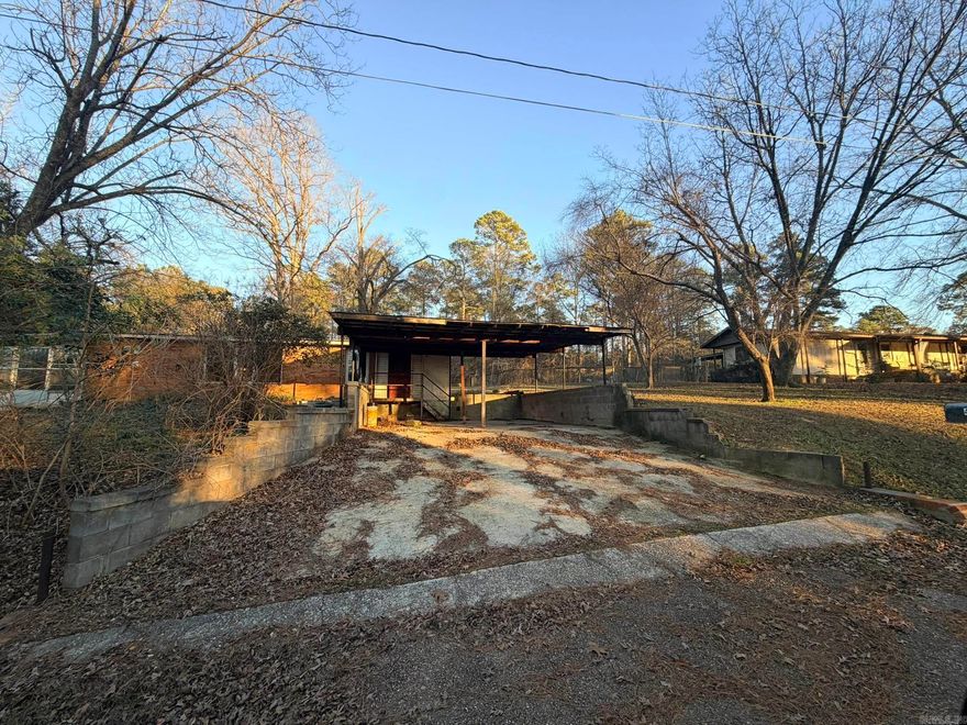 Home on White Oak Lake that features approximately 1,138 square feet and presents an opportunity for customization or future use as guest space or rental income. In a serene, quiet lake-area location with easy access to outdoor recreation and local amenities. Lot size, acreage, and square footage taken from courthouse records.