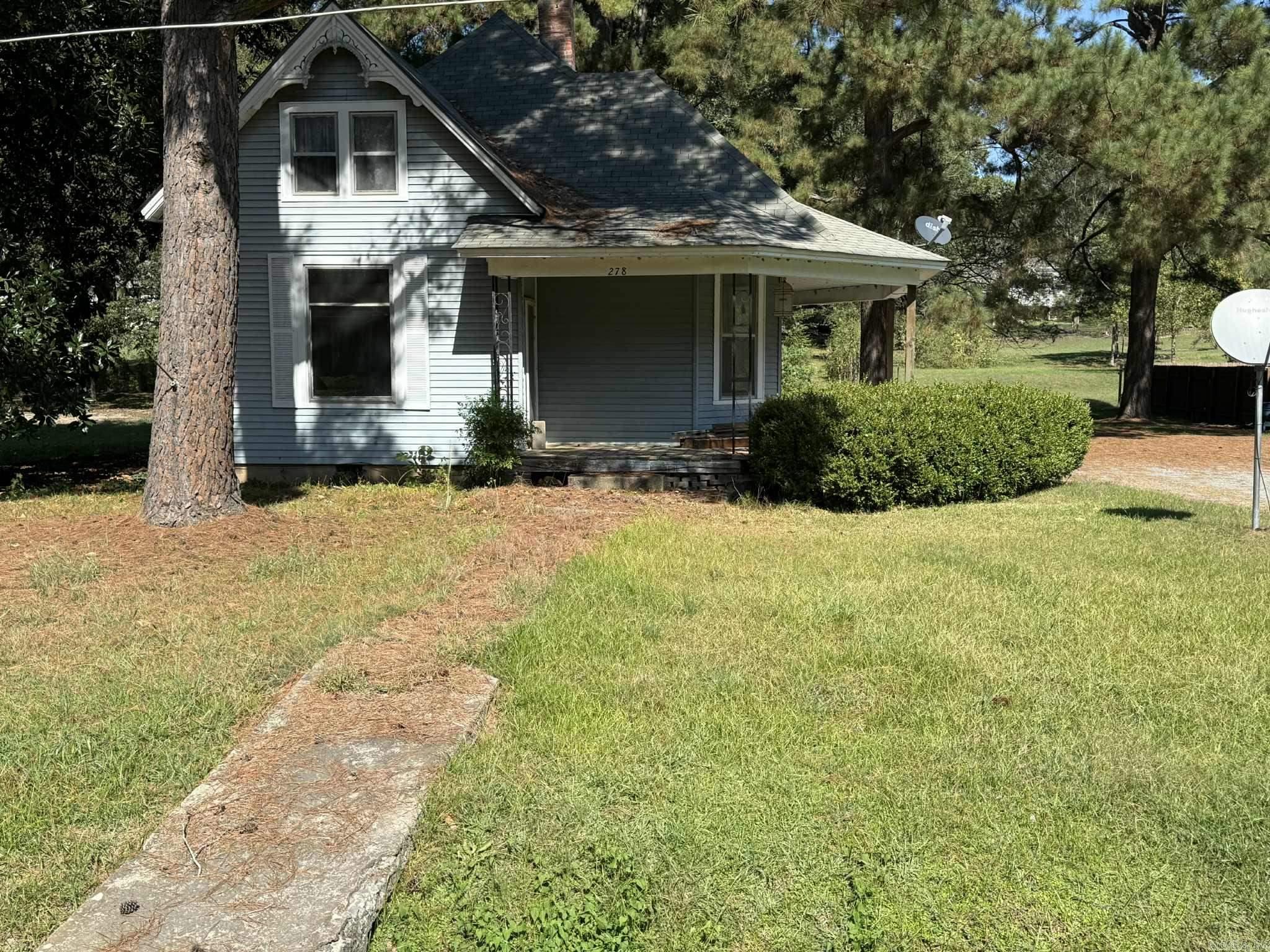 Folk Victorian 3-Bedroom Home with Extra Lot in DeValls Bluff Step back in time with this charming Folk Victorian 3-bedroom, 1-bath home offering 1,328 sq. ft. of living space. Built in the 1940s, this property sits on two parcels—Lot 13-14 in Woodson Addition and Lot 30 in Greers Addition. The additional lot previously housed a mobile home and still has existing water, sewer, and power hookups—ideal for a new site-built home, tiny house, or camper setup for duck hunters. This home is being sold as-is, offering great potential for investors, first-time buyers, or anyone seeking a peaceful getaway in Prairie County. Conveniently located near local amenities and just a short drive to Stuttgart and world-class duck hunting areas.