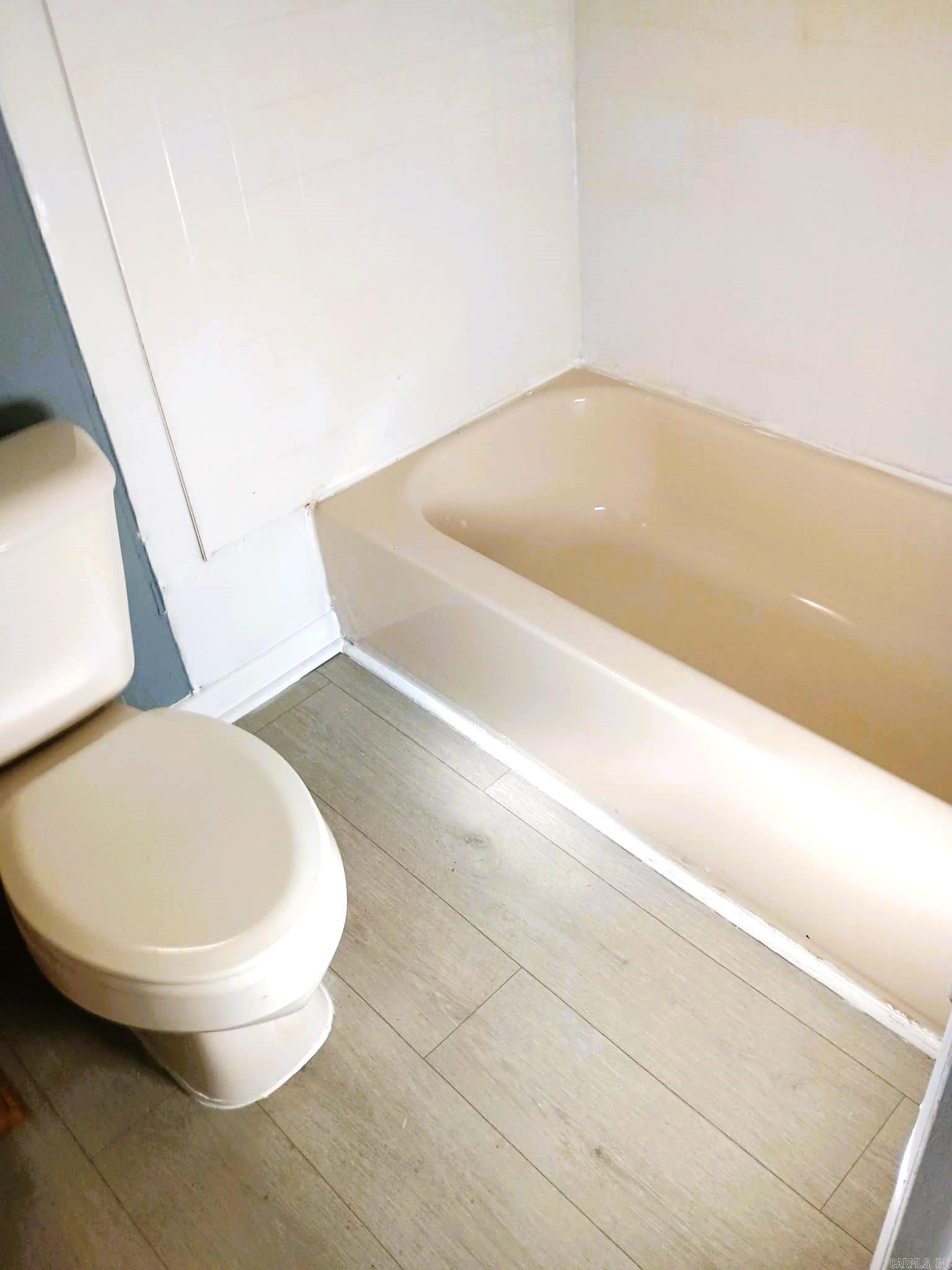 Weldon E Wrights - Residential Lease