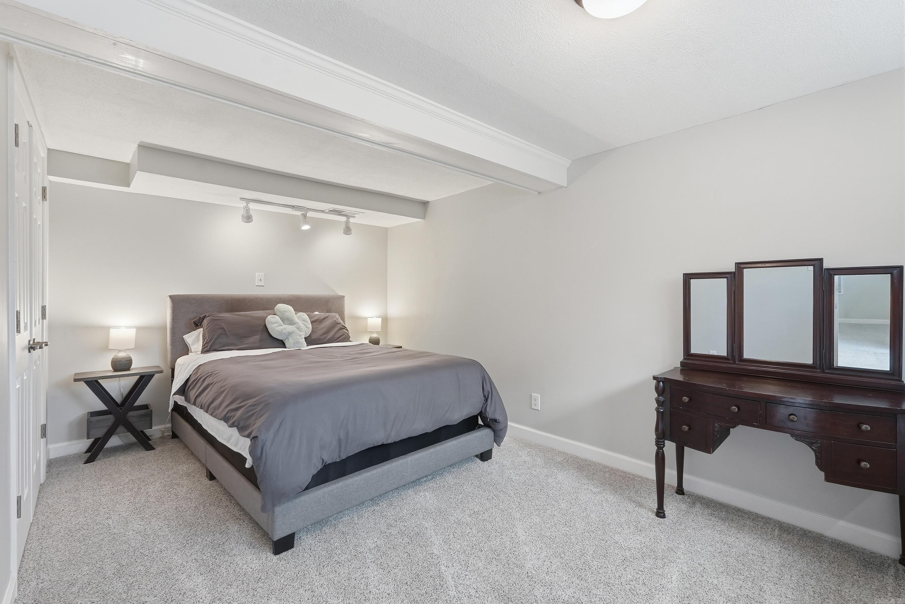 SPRING VALLEY MANOR - Residential