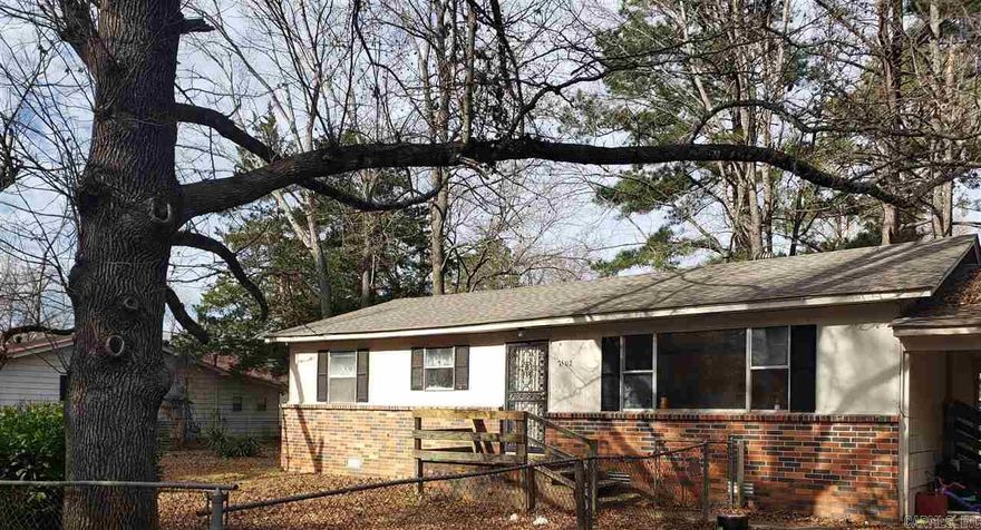 3 Bedroom 1.5 Bath home located on almost 1 acre