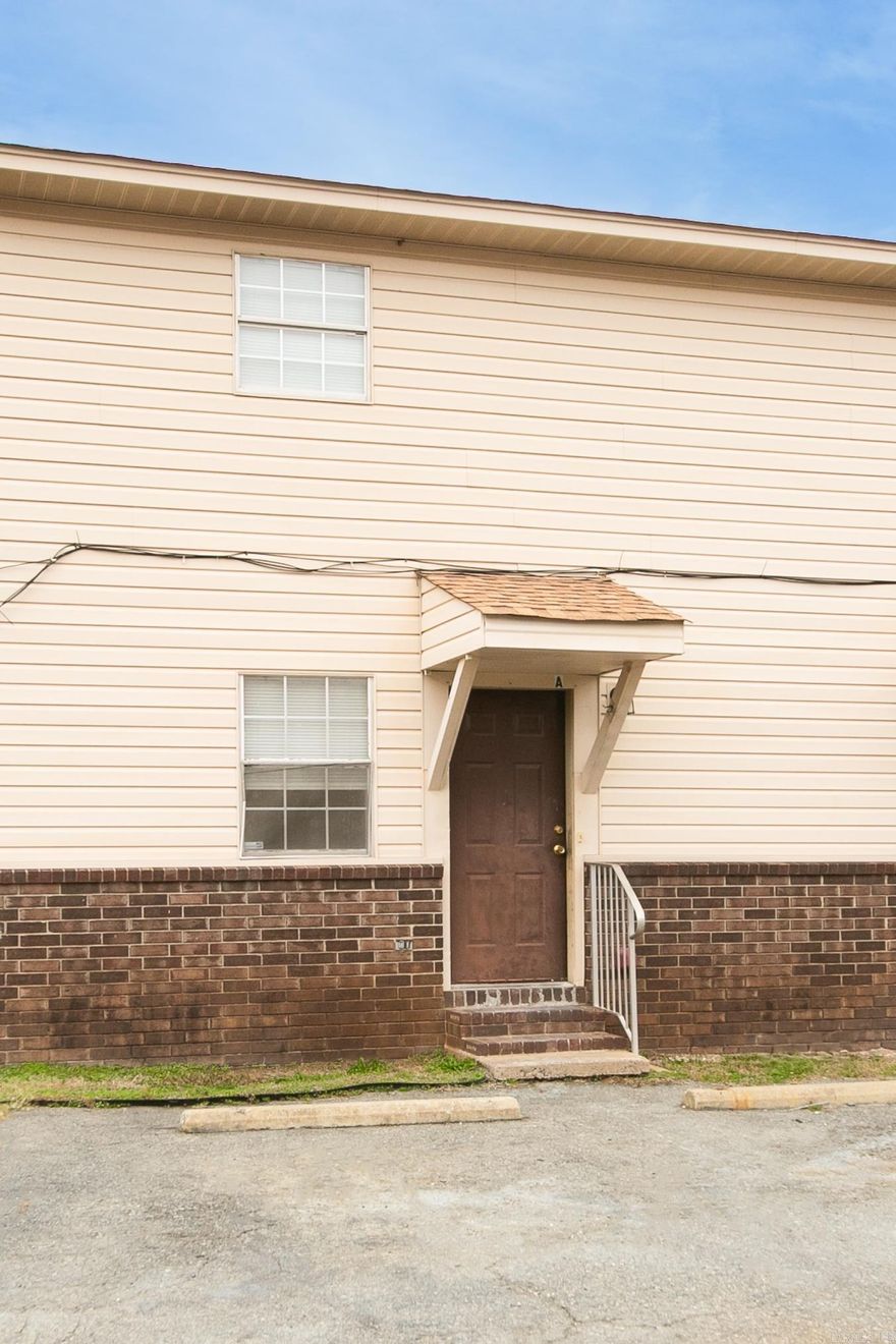 Great two bedroom 1-1/2 bath townhouse, owner does lawn maintenance and trash is included in rent, call today for a showing.  Application/background check/security deposit required.   **Pictures are of a similar unit in same complex**
