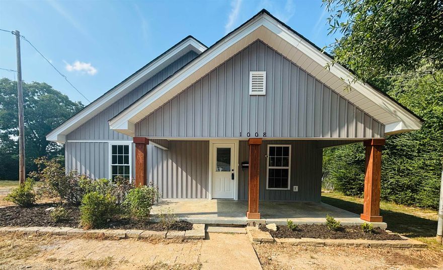 Welcome Home! Check out this beautiful, fully remodeled 3 bedroom, 1 bath home near downtown Searcy! The kitchen features quartz countertops, plenty of cabinet space and also a walk-in pantry & laundry room combo. All bedroom are a good size. This home is ready for a new family or investor to make an offer. Square footage approximate, please measure.