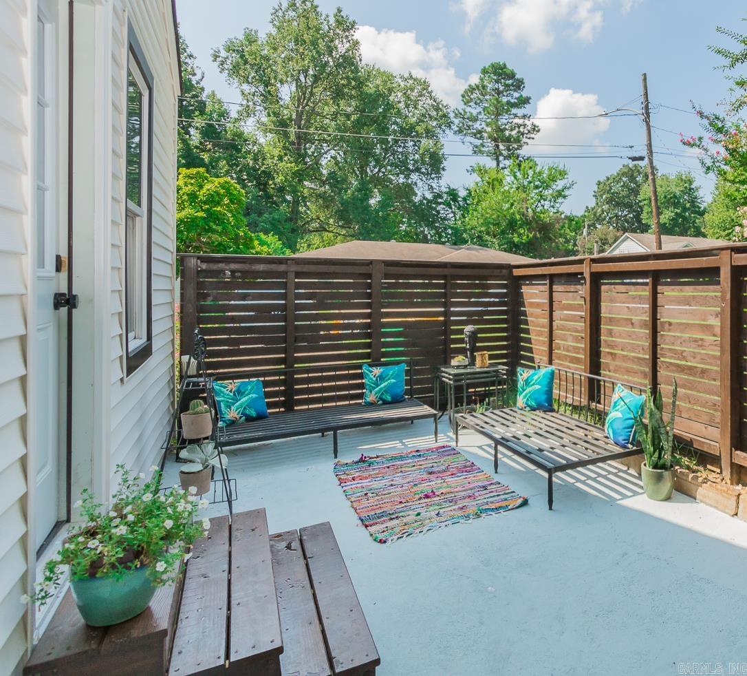 WOODLAND HILLS - Residential