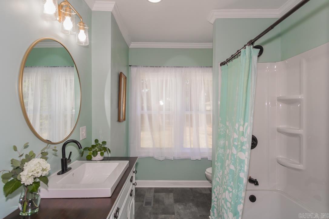 WOODLAND HILLS - Residential