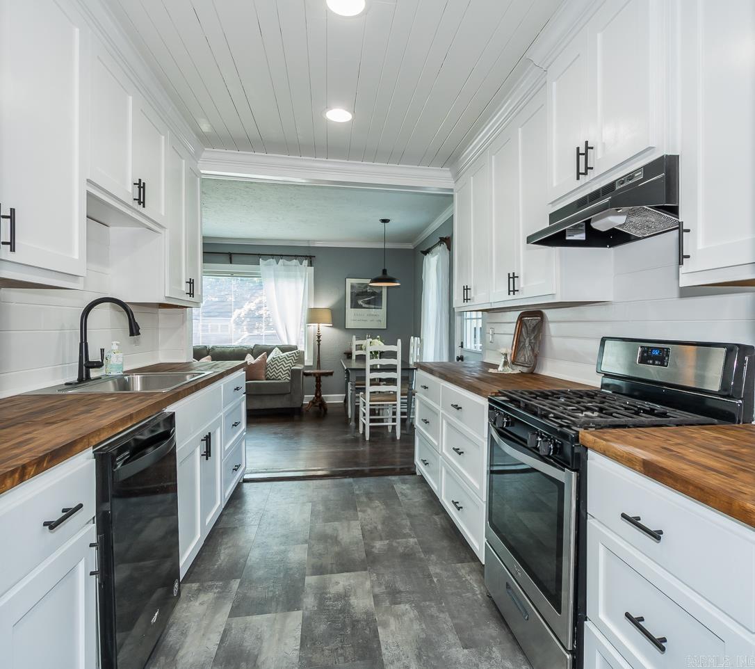 WOODLAND HILLS - Residential