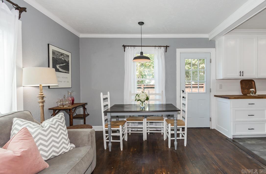 WOODLAND HILLS - Residential