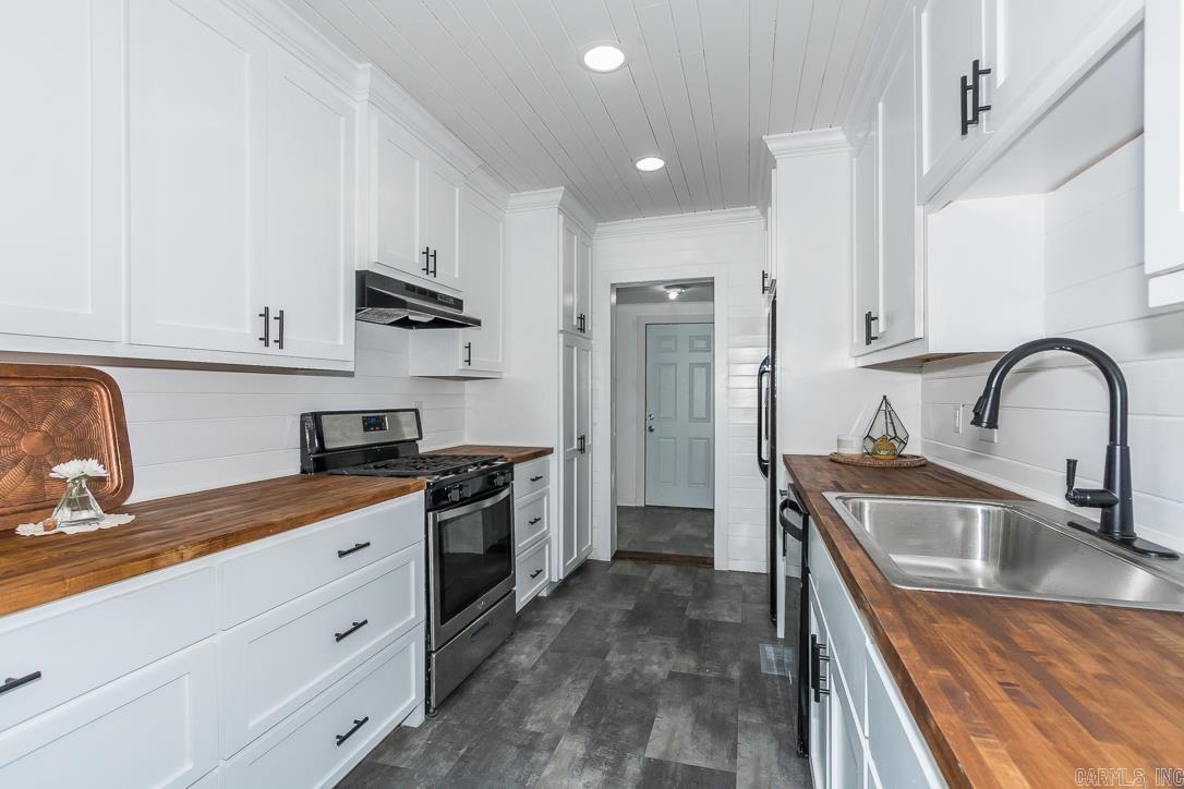 WOODLAND HILLS - Residential