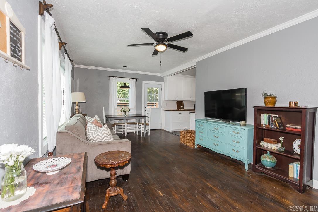 WOODLAND HILLS - Residential