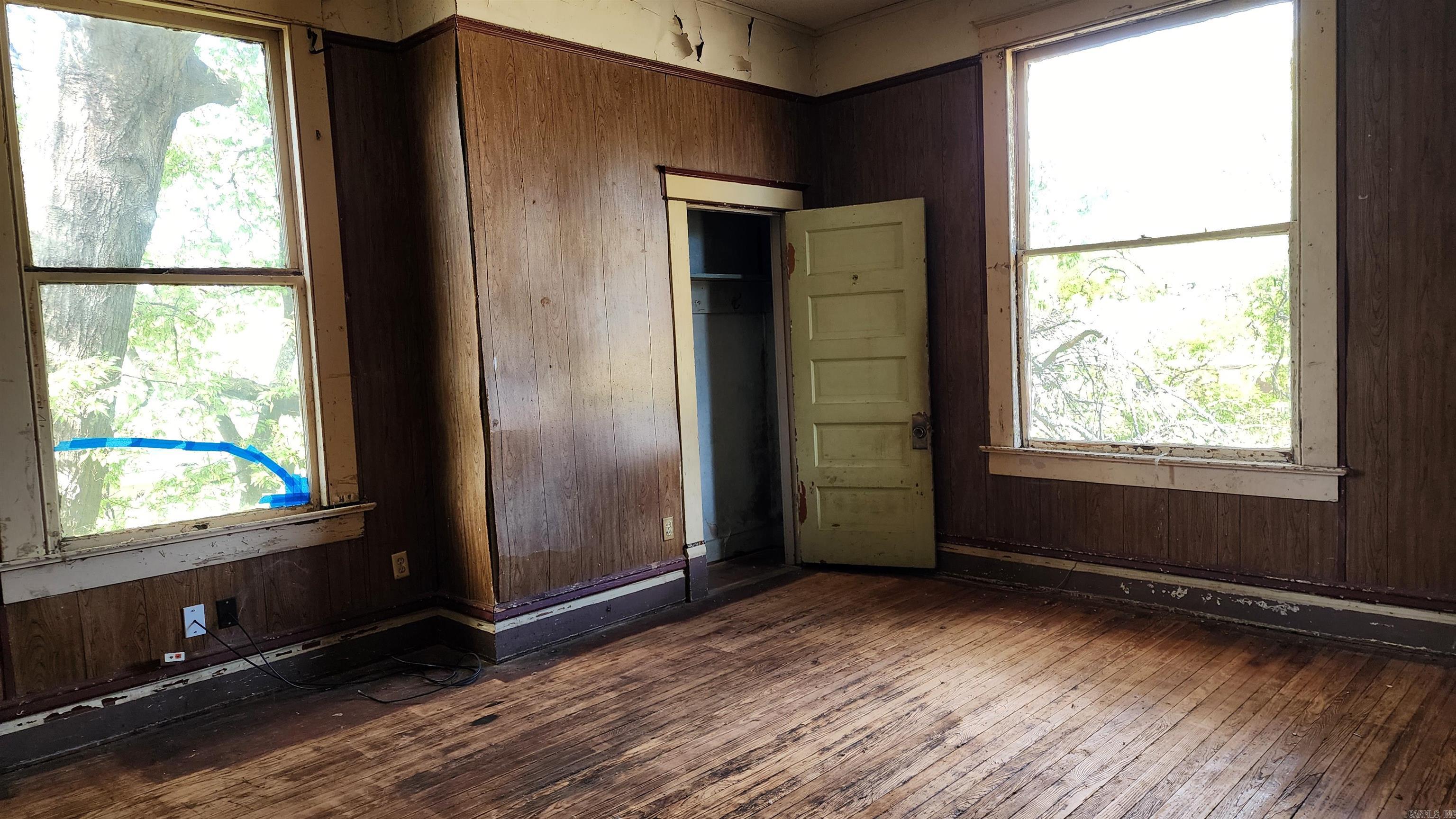 OAK TERRACE - Residential