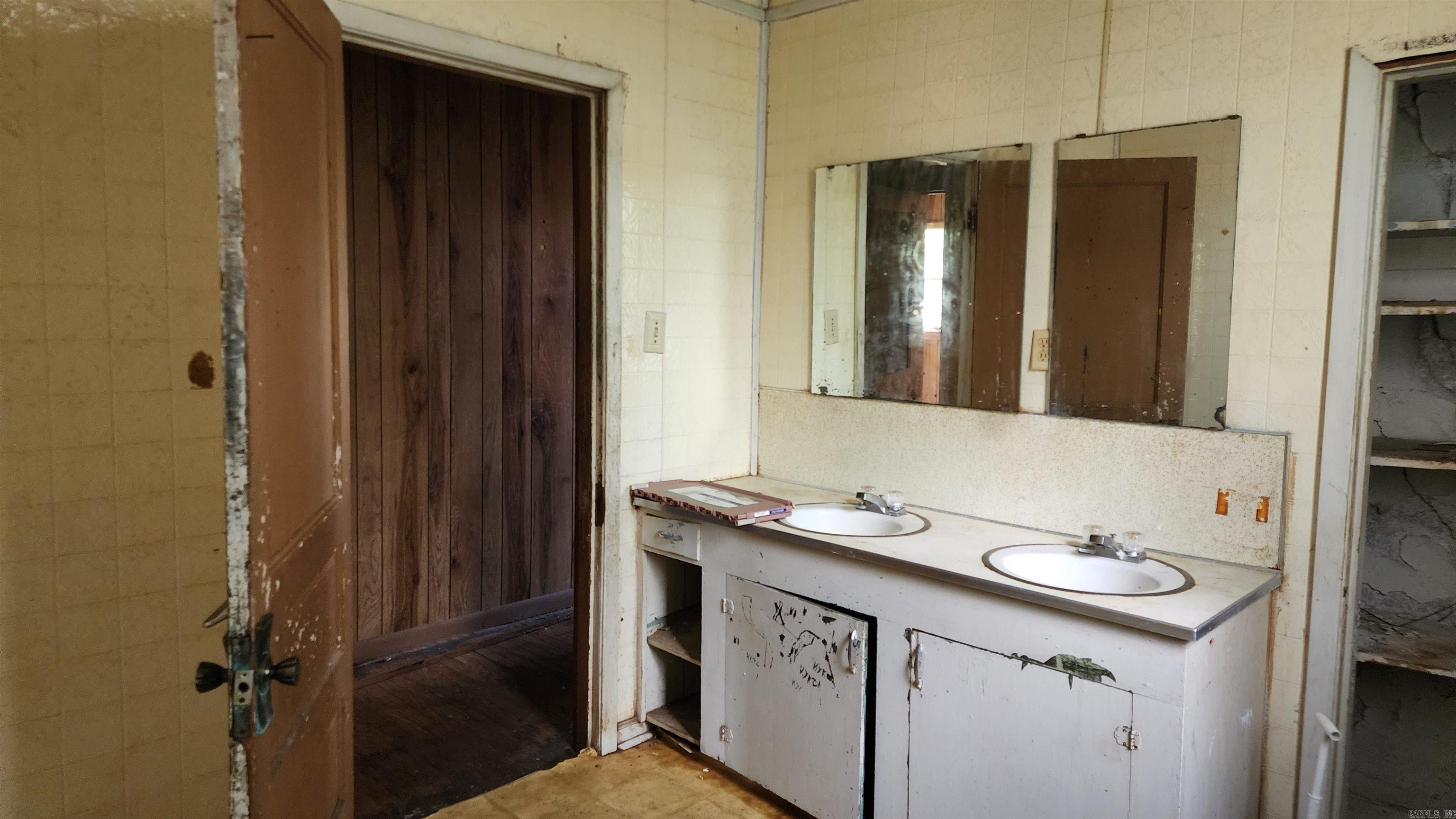 OAK TERRACE - Residential