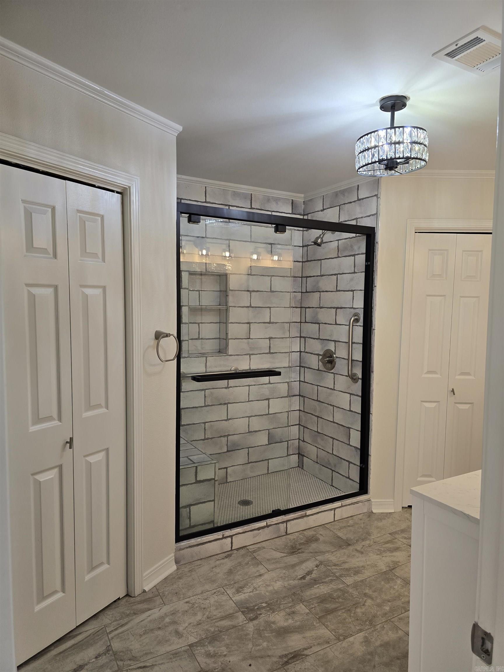 HOLLOW HILLS - Residential