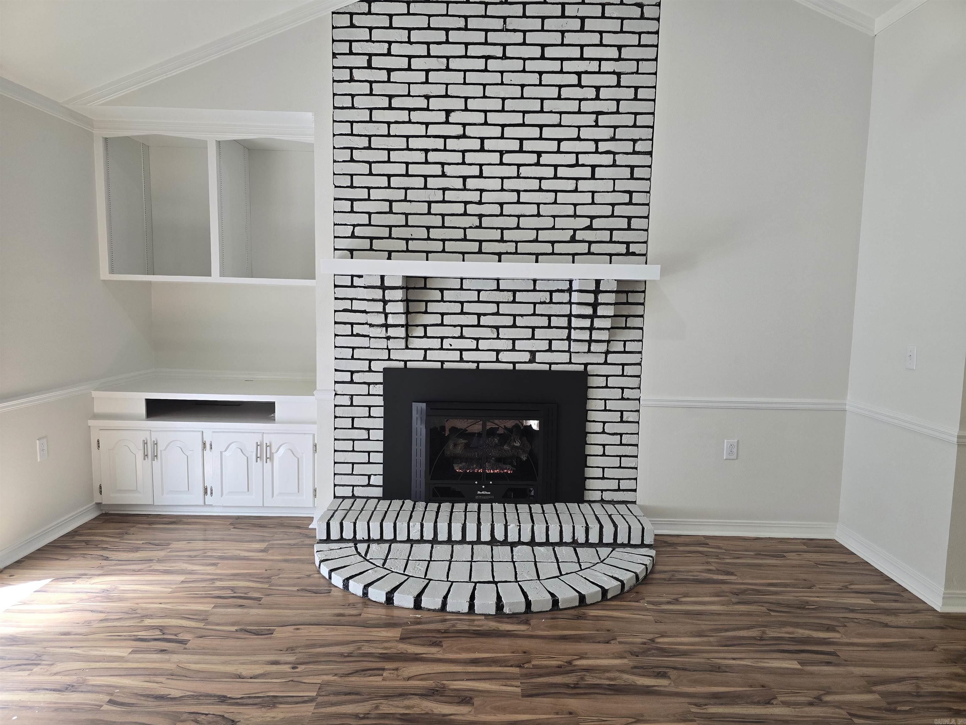 HOLLOW HILLS - Residential