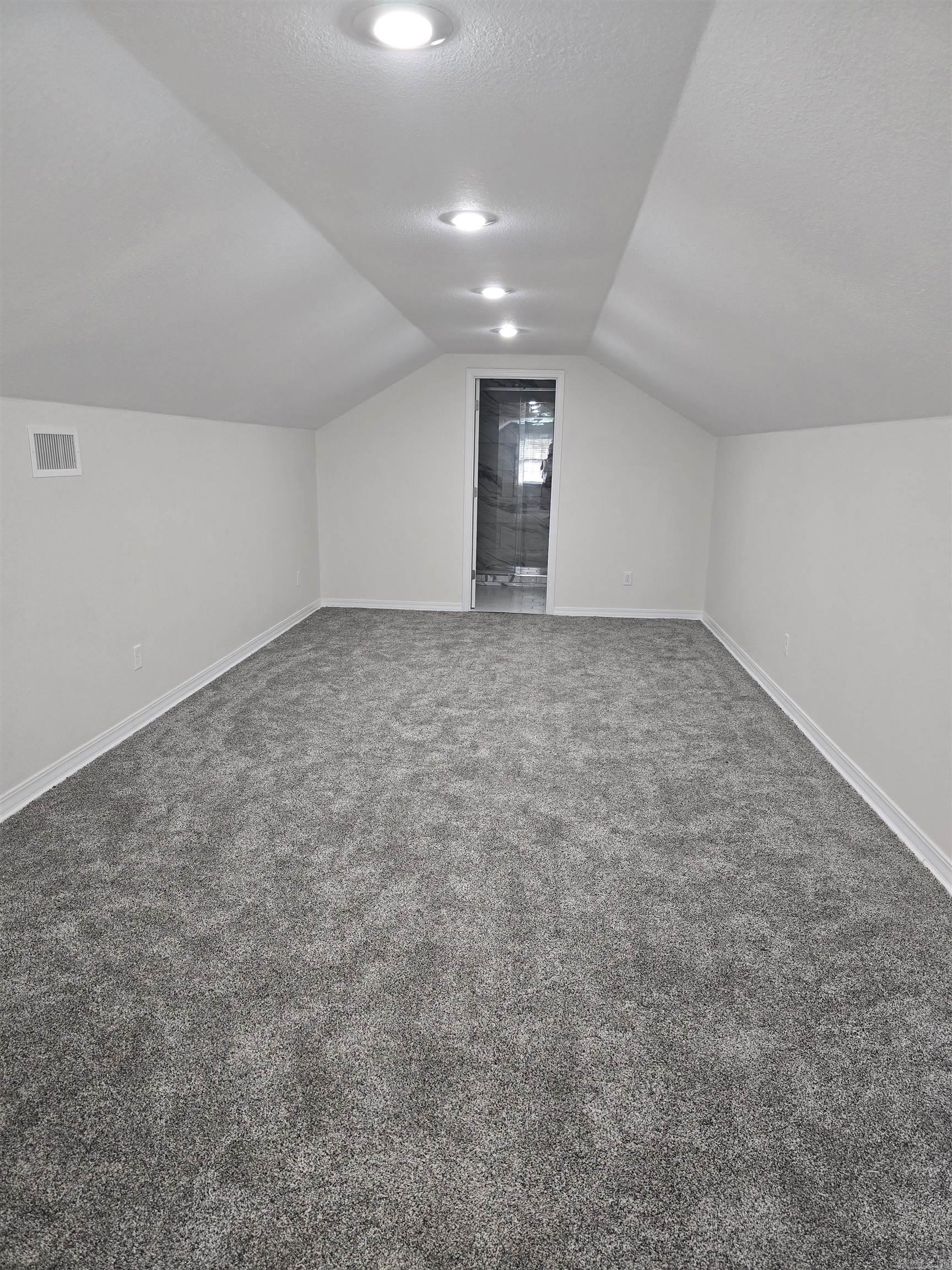 HOLLOW HILLS - Residential