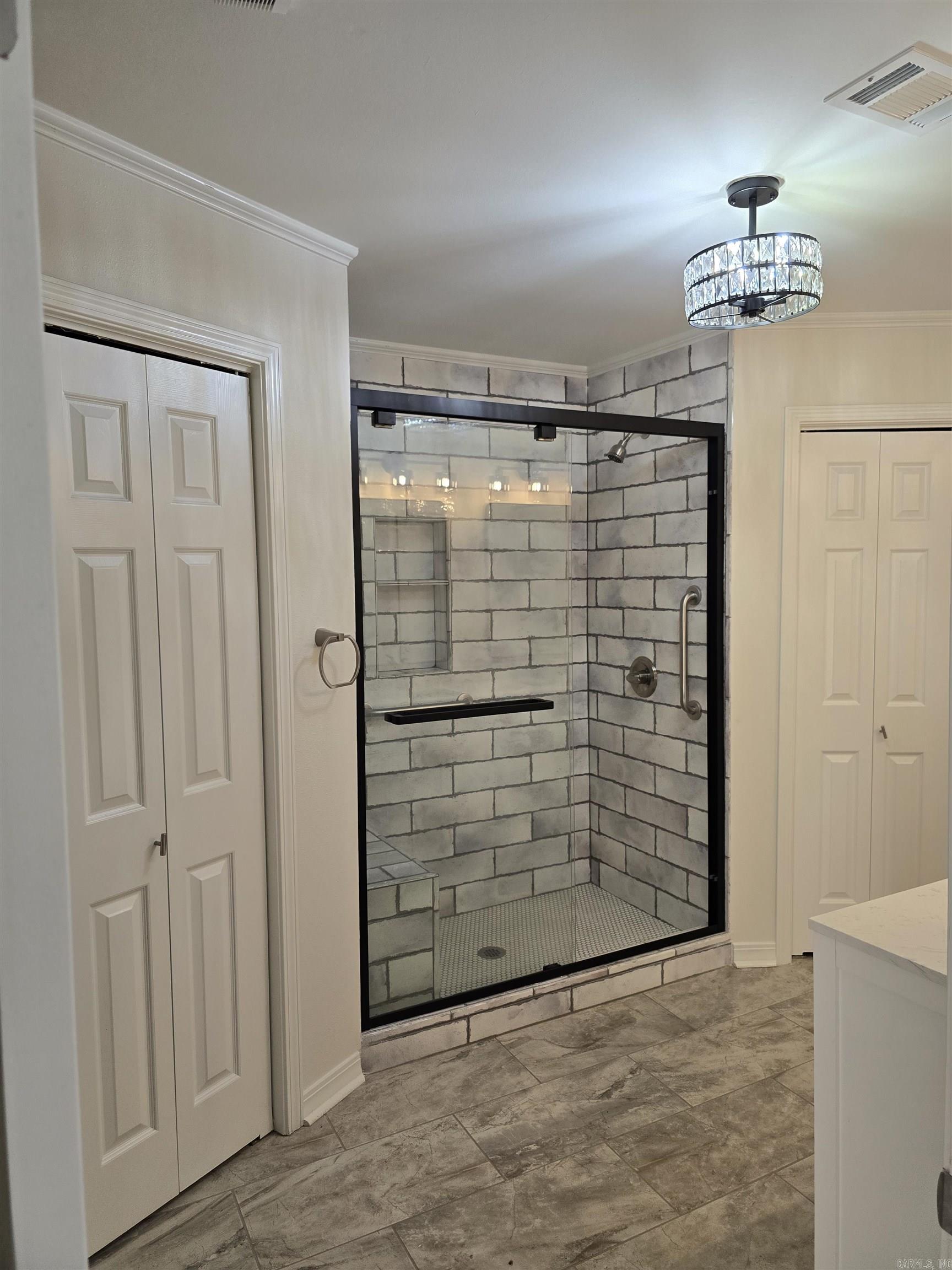 HOLLOW HILLS - Residential